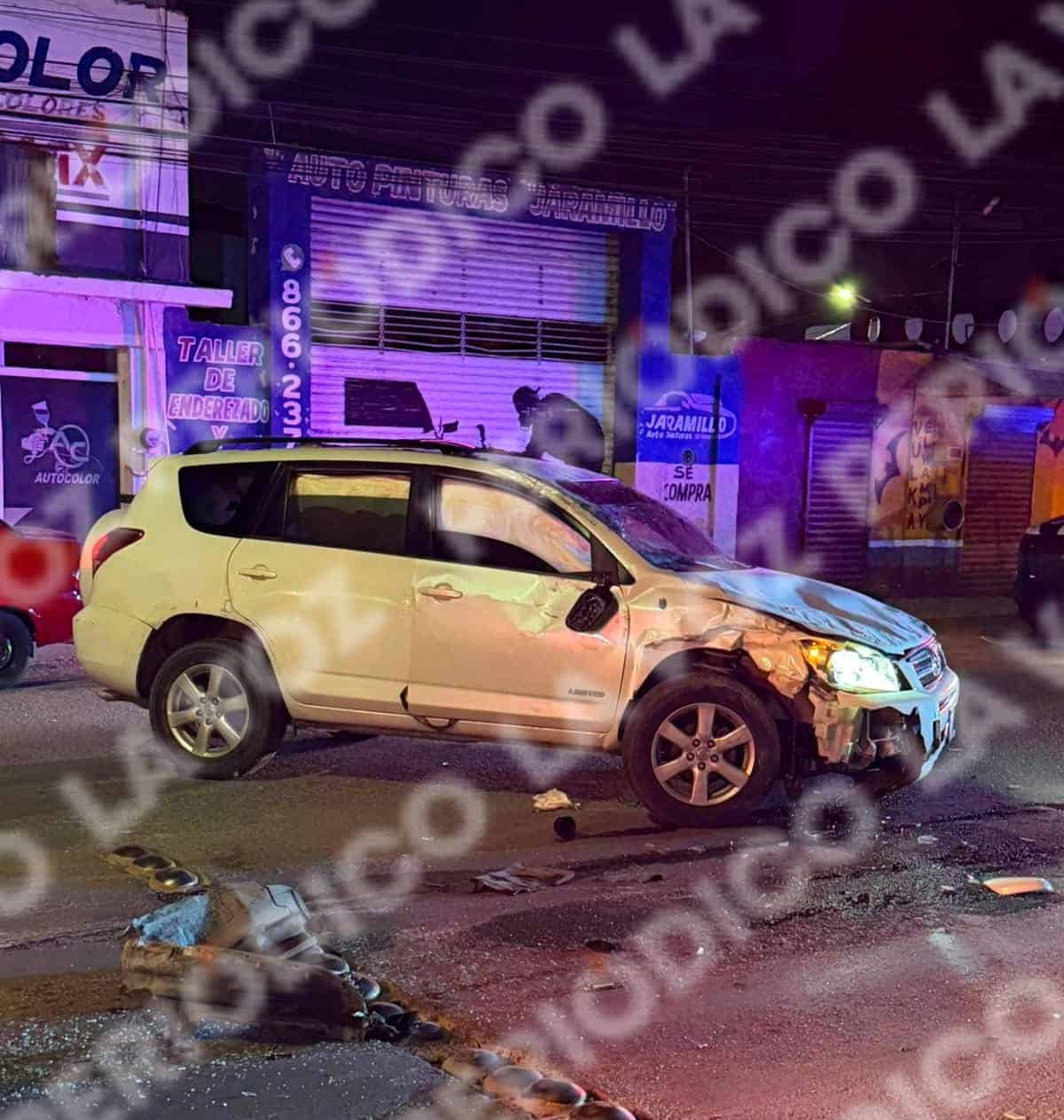 Vuelca ebrio tras chocar dos autos