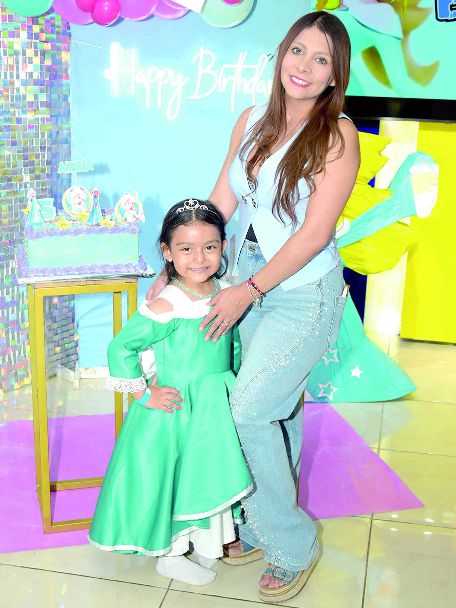 Andrea Zamora celebra su quinto cumplea&ntilde;os
