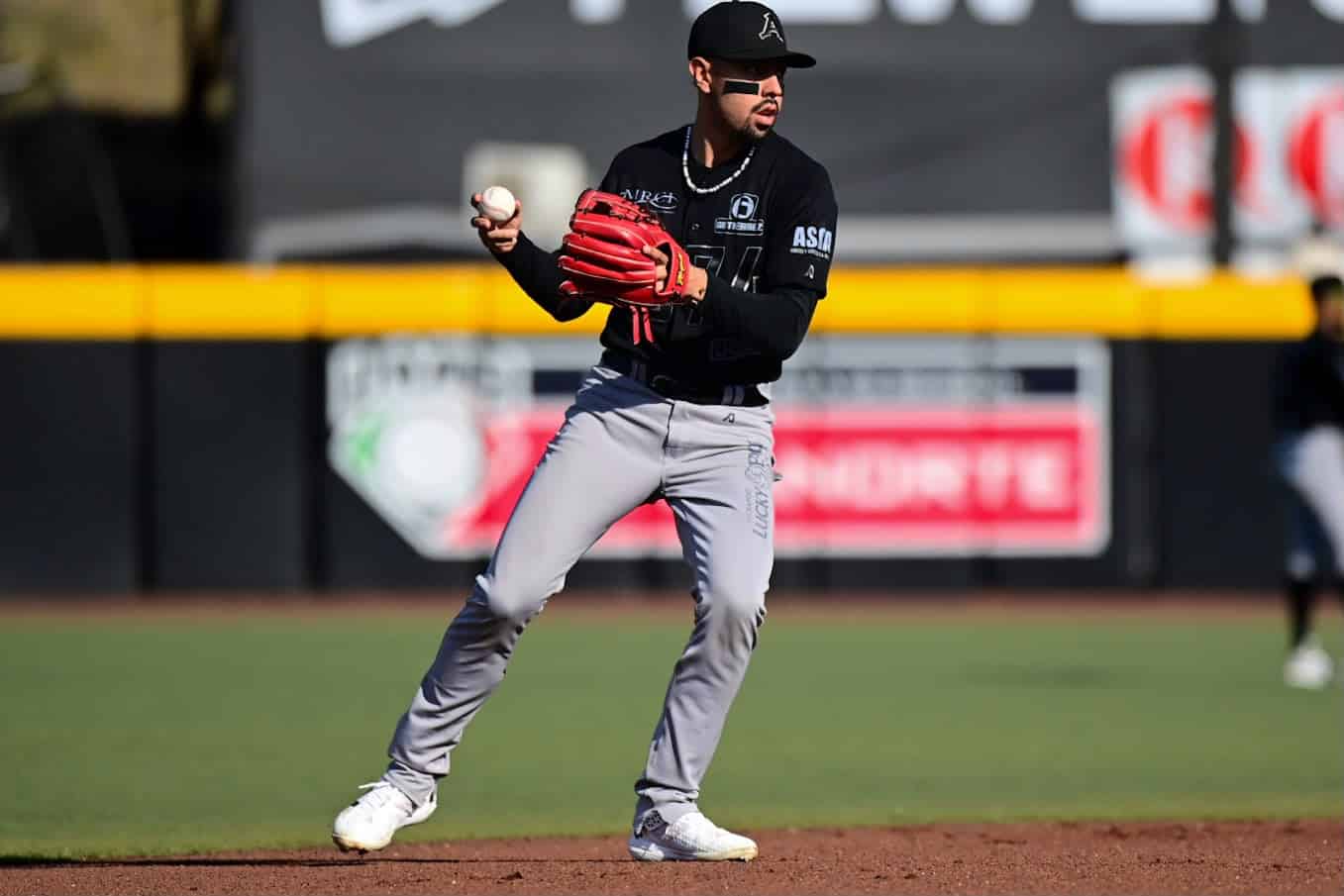 Acereros Monclova refuerza su equipo con Ian Churchill y Darius Vines