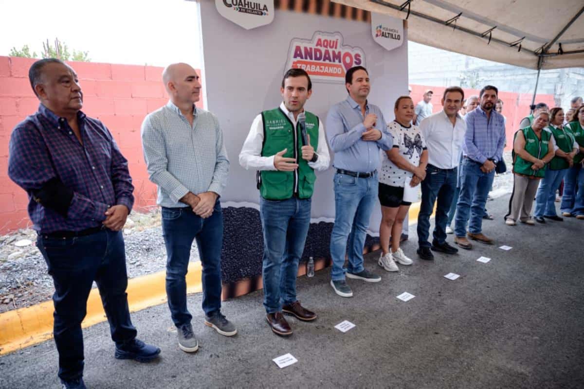 Sigue Javier D&iacute;az  entregando obras