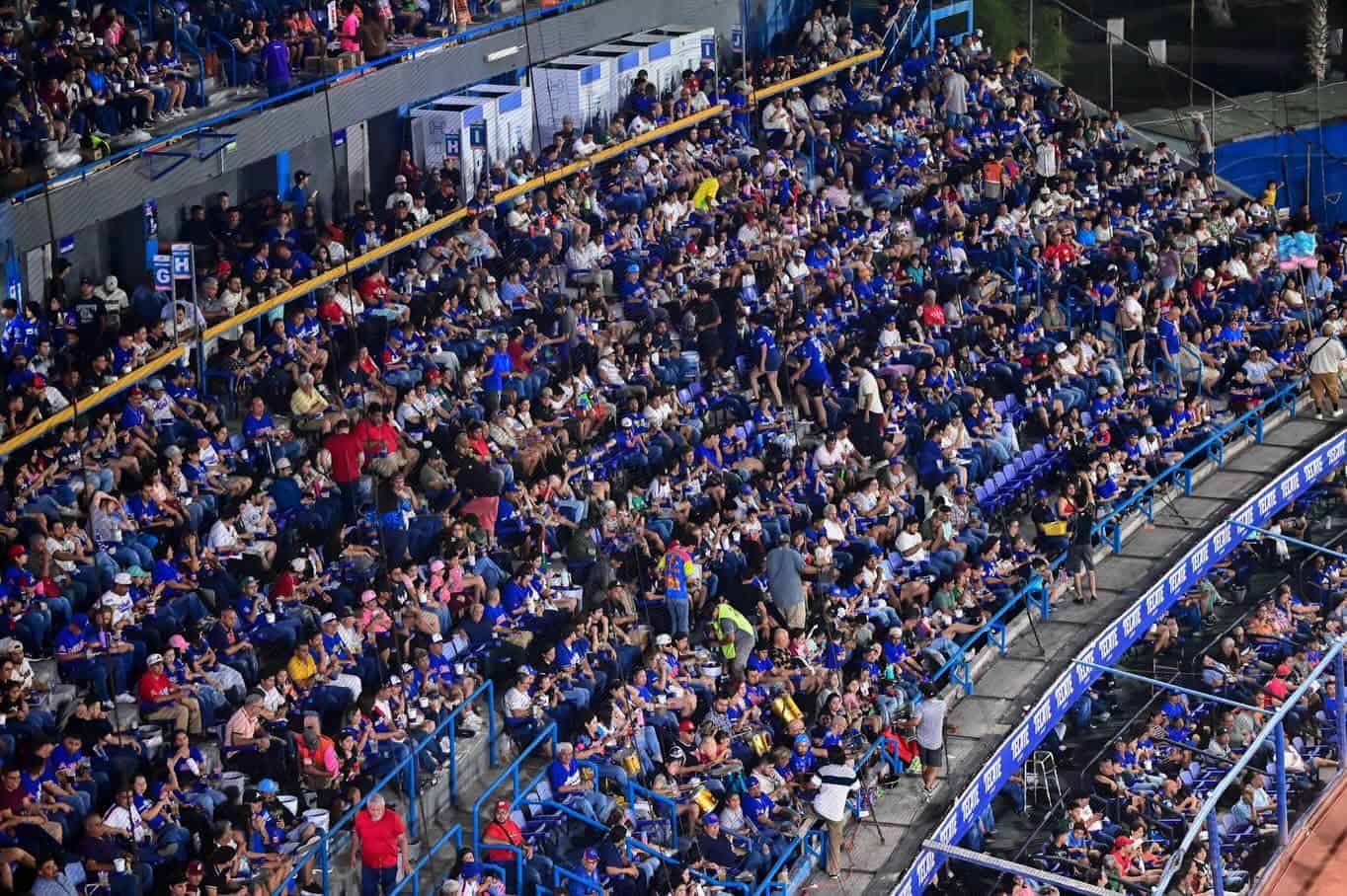 Carlos Villarreal refuerza seguridad en Estadio Monclova para playoffs