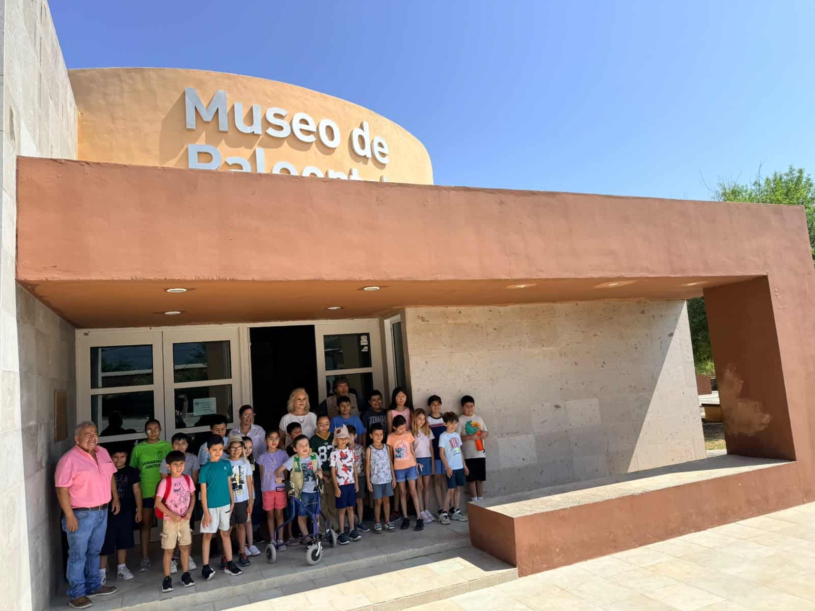 Inician campamento de paleontología infantil