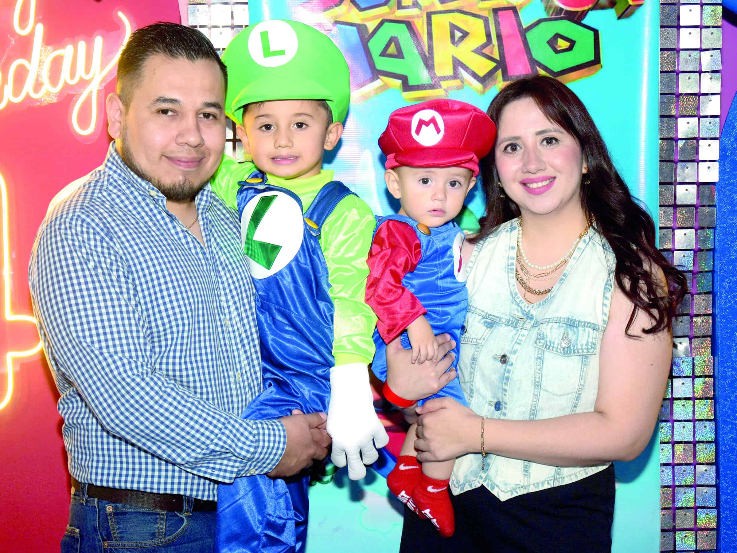 Fiesta de cumplea&ntilde;os para Leonel y Marco Reyna en sal&oacute;n de eventos