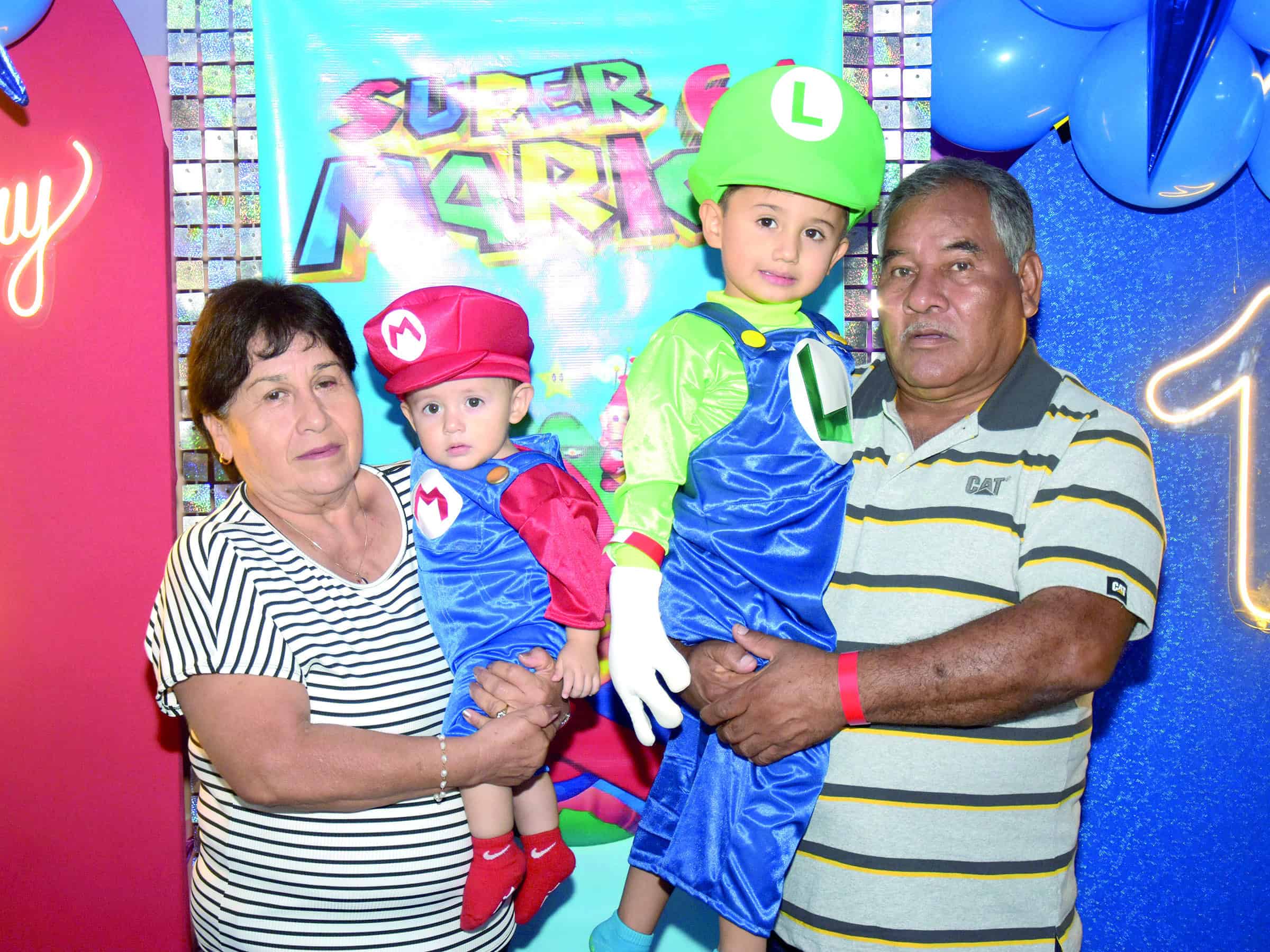 Fiesta de cumplea&ntilde;os para Leonel y Marco Reyna en sal&oacute;n de eventos