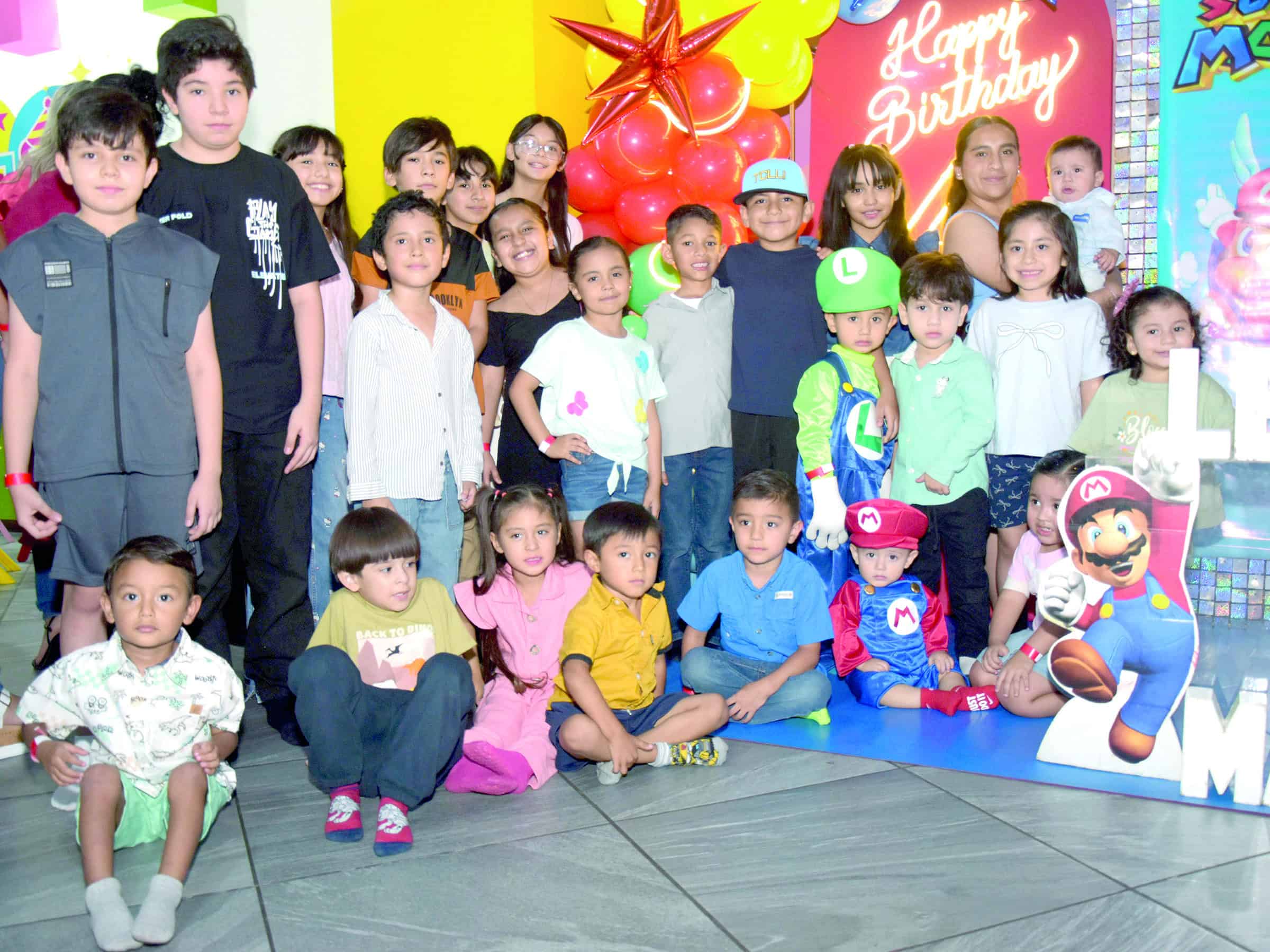 Fiesta de cumplea&ntilde;os para Leonel y Marco Reyna en sal&oacute;n de eventos