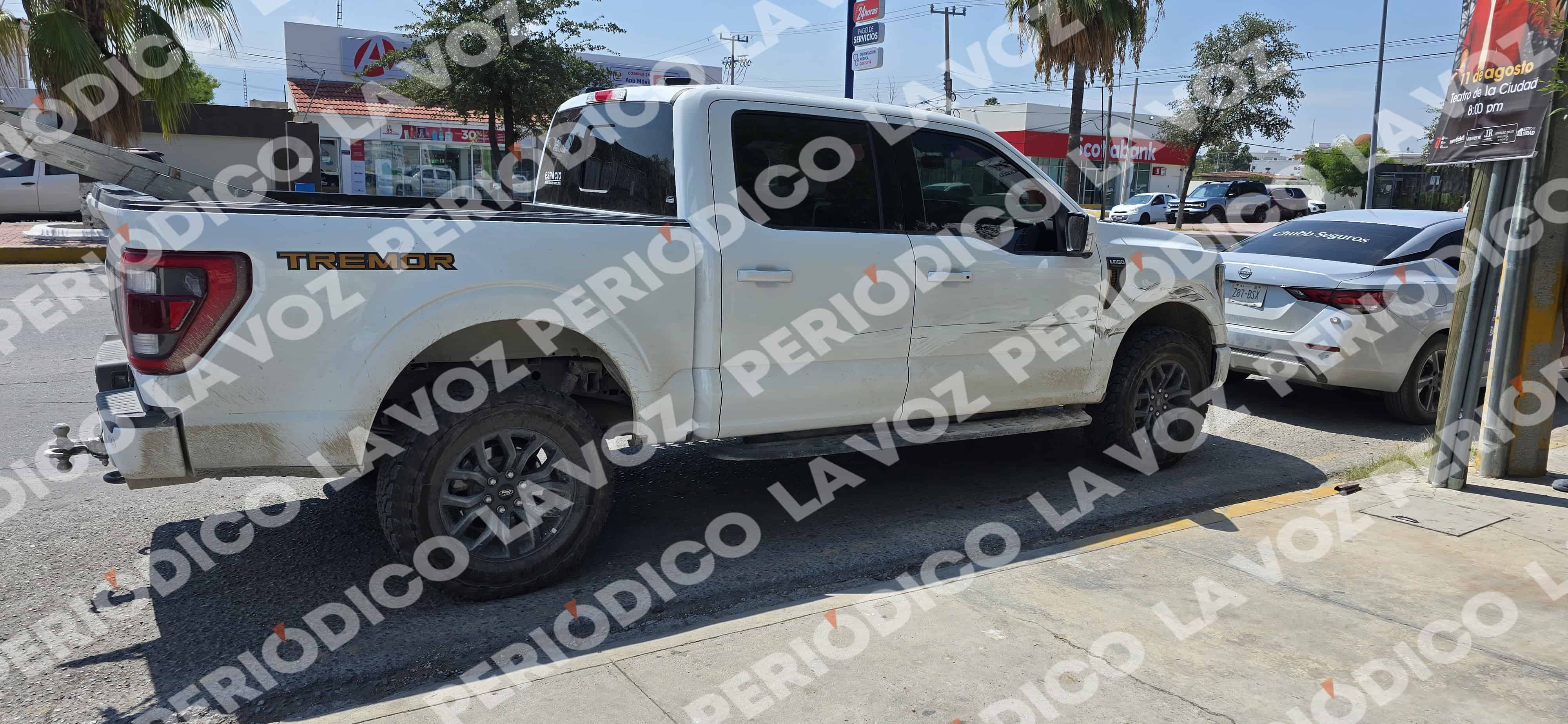 Monclova: Accidente entre camioneta y autom&oacute;vil deja da&ntilde;os materiales