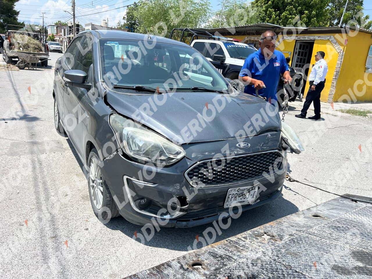 Se vuela el alto y  provoca choque