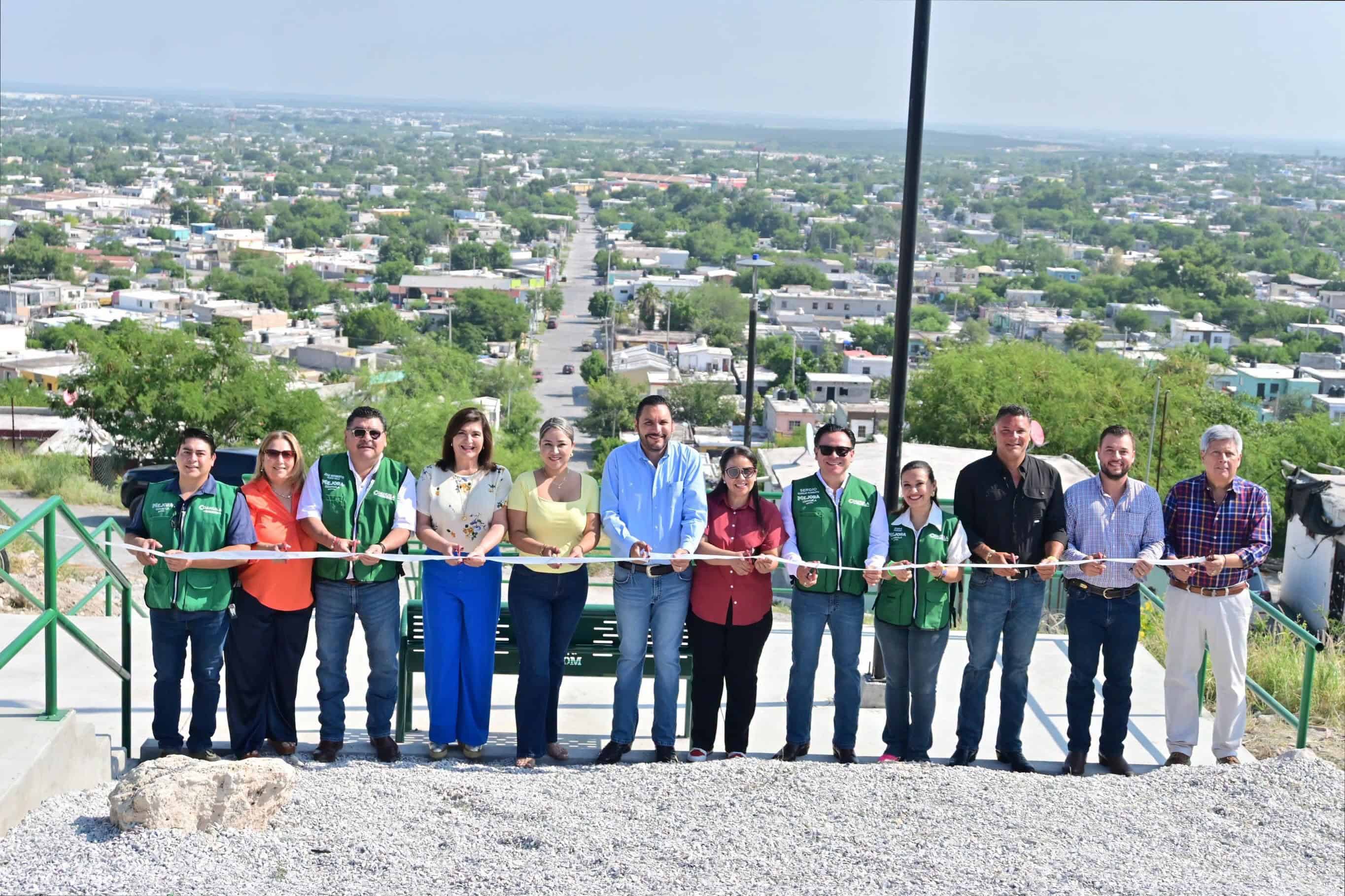 Carlos Villarreal P&eacute;rez entrega nueva escalinata en Monclova