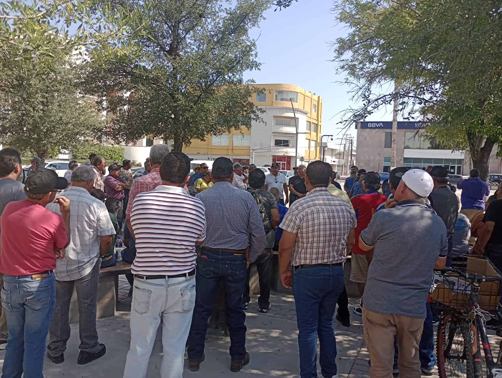 Trabajadores de AHMSA cuestionan decisiones de V&iacute;ctor Manuel Aguilera en Monclova