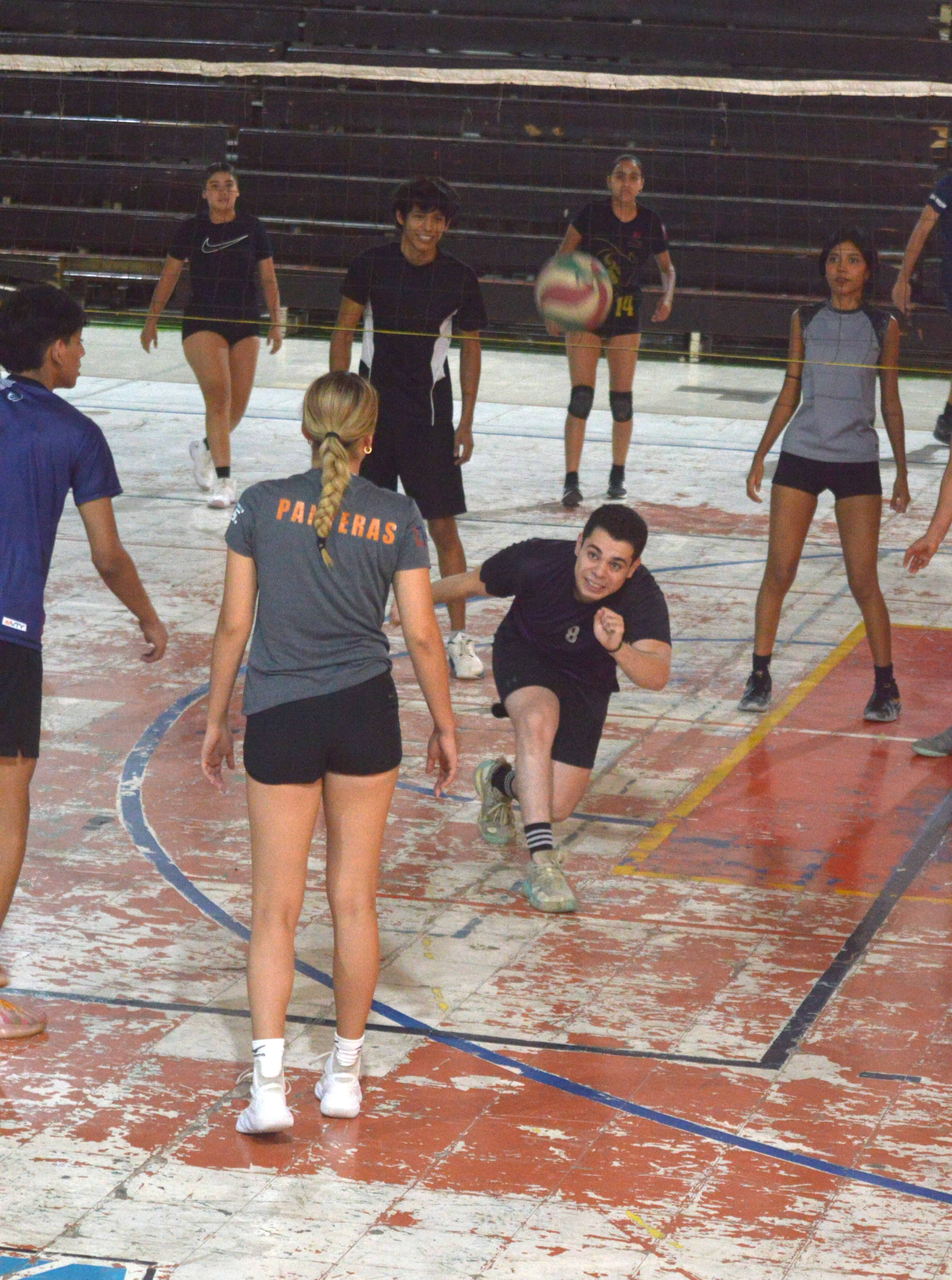 La Familia supera a Ajolotes en la Liga de V&oacute;leibol Rangelitos