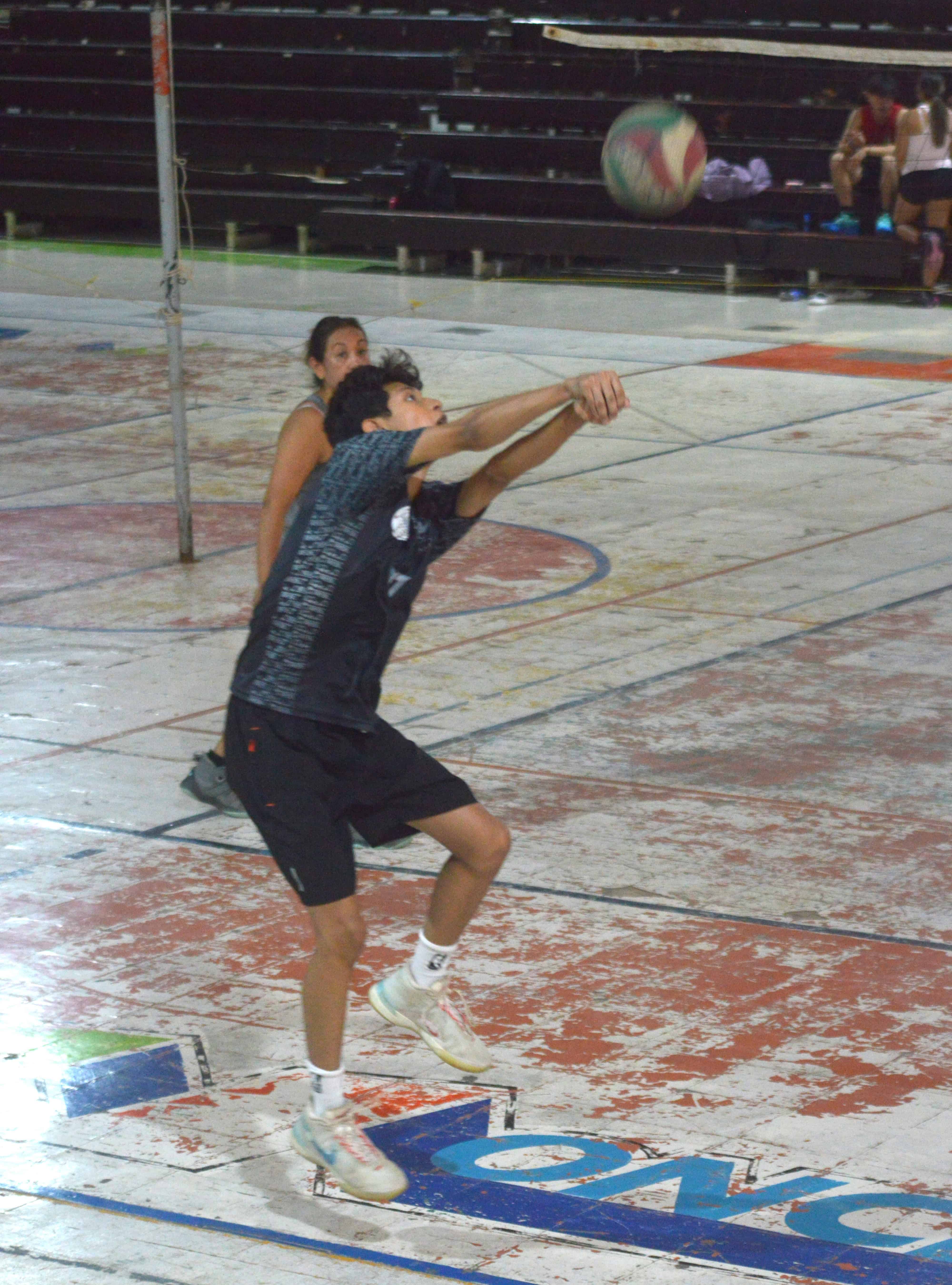 La Familia supera a Ajolotes en la Liga de V&oacute;leibol Rangelitos