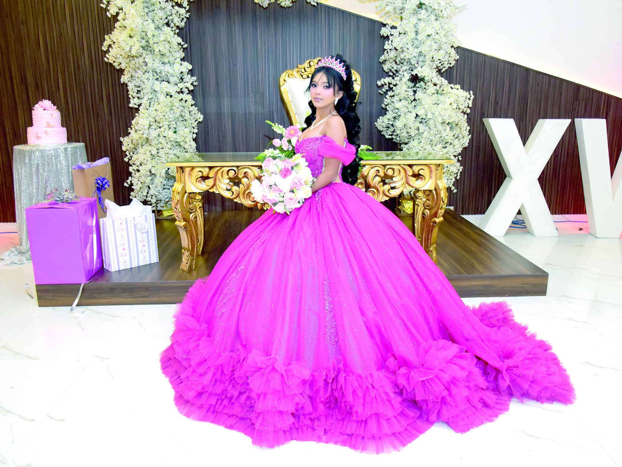 Nicole Elizalde celebra sus XV a&ntilde;os en emotiva recepci&oacute;n familiar