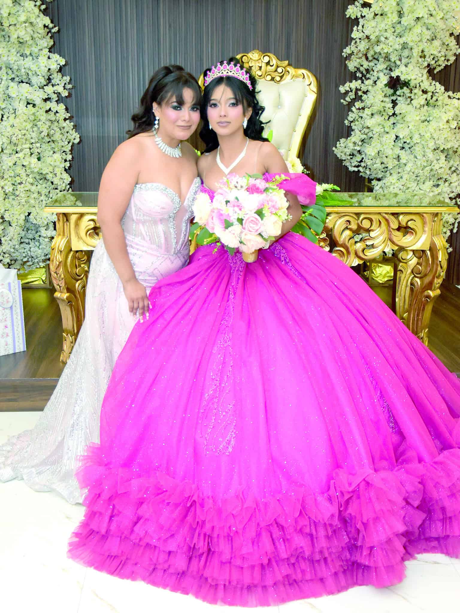 Nicole Elizalde celebra sus XV a&ntilde;os en emotiva recepci&oacute;n familiar