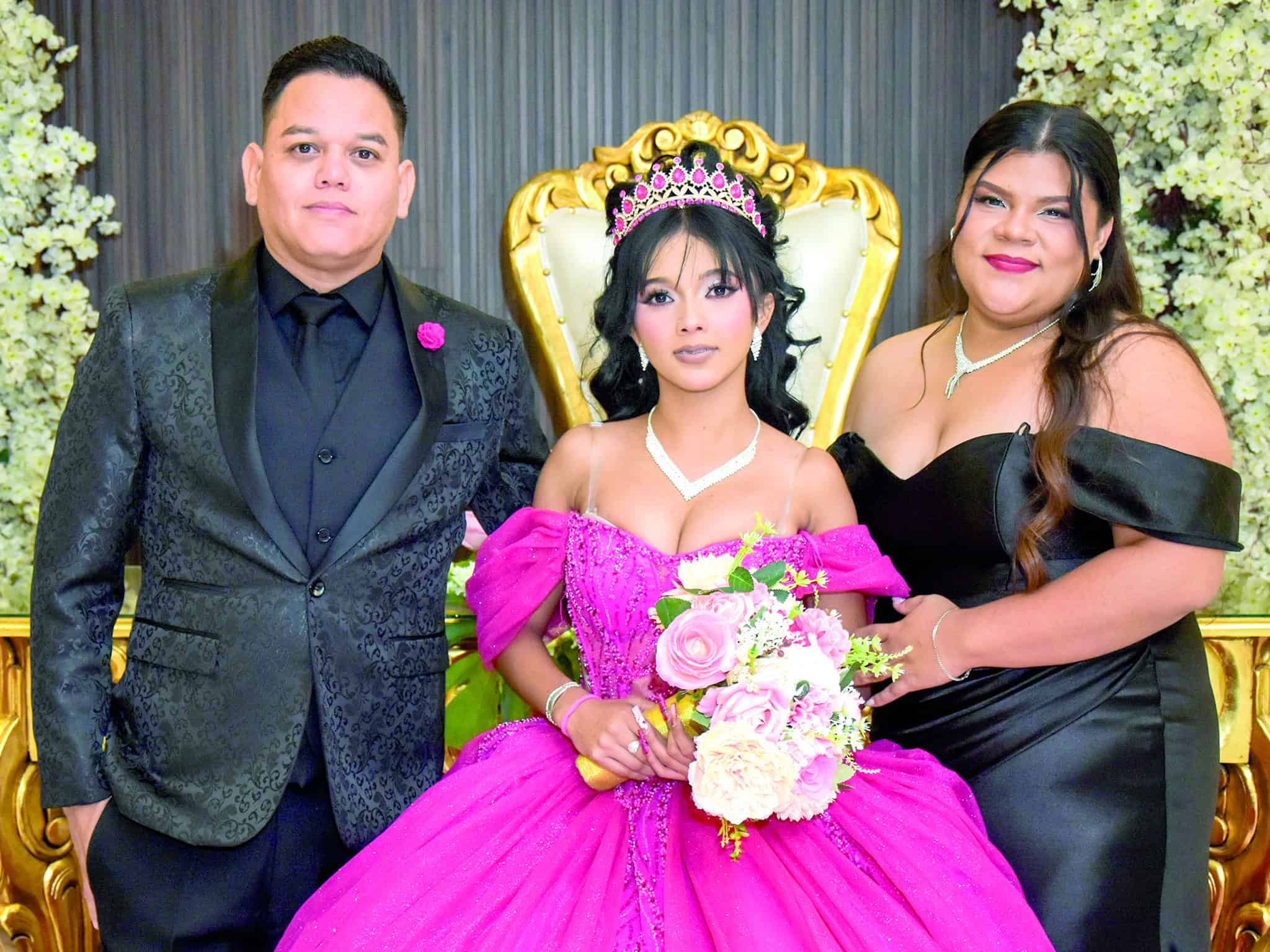 Nicole Elizalde celebra sus XV a&ntilde;os en emotiva recepci&oacute;n familiar