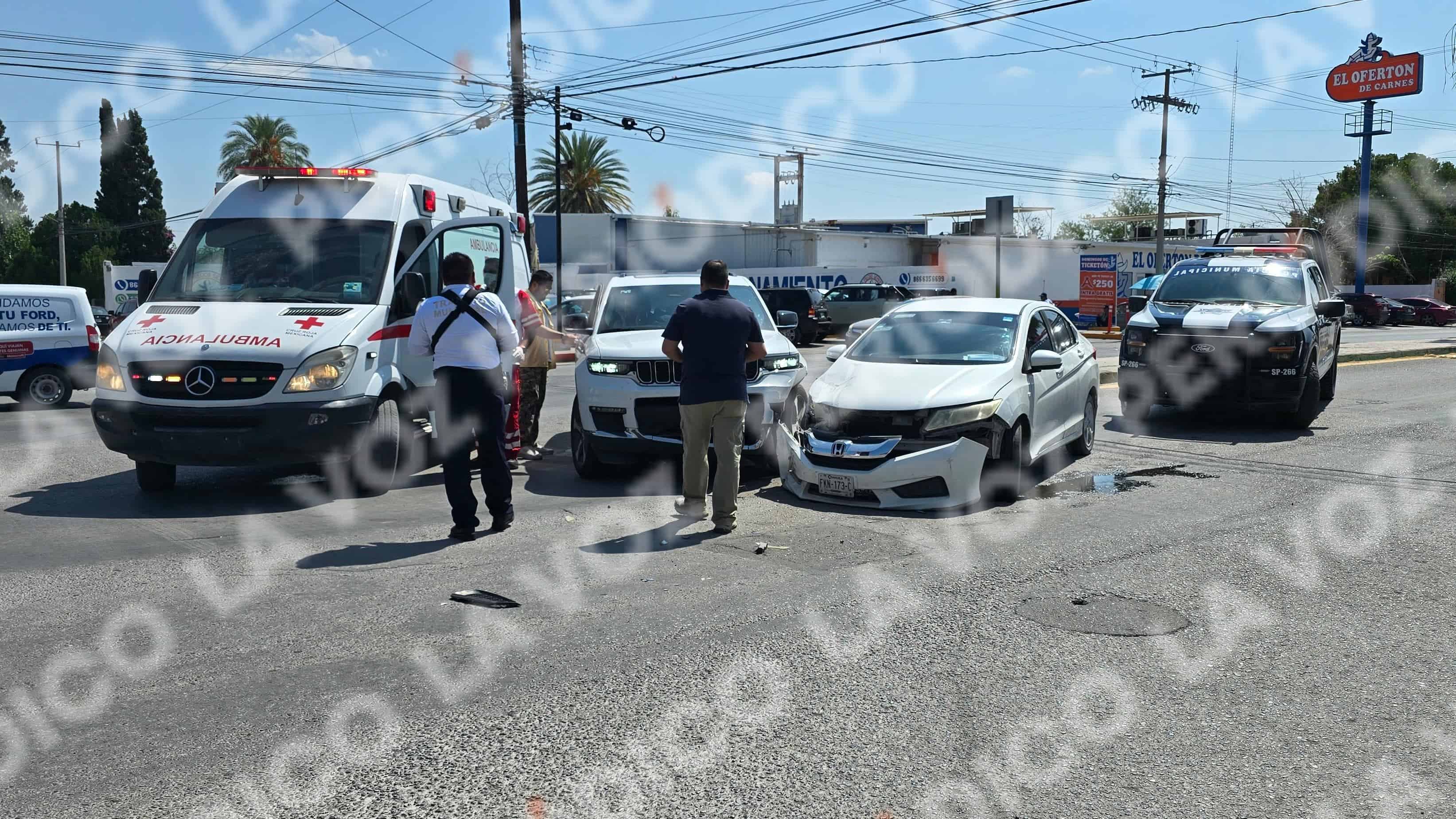 Accidente en el cruce de Benito Ju&aacute;rez y Guanajuato deja un automovilista lesionado