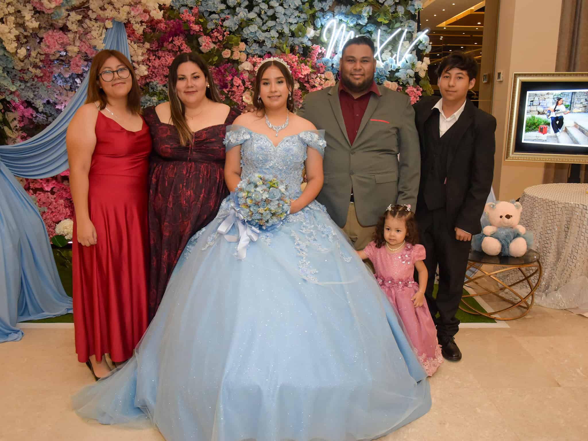 Sharon Aguilera celebra sus XV a&ntilde;os en una emotiva recepci&oacute;n
