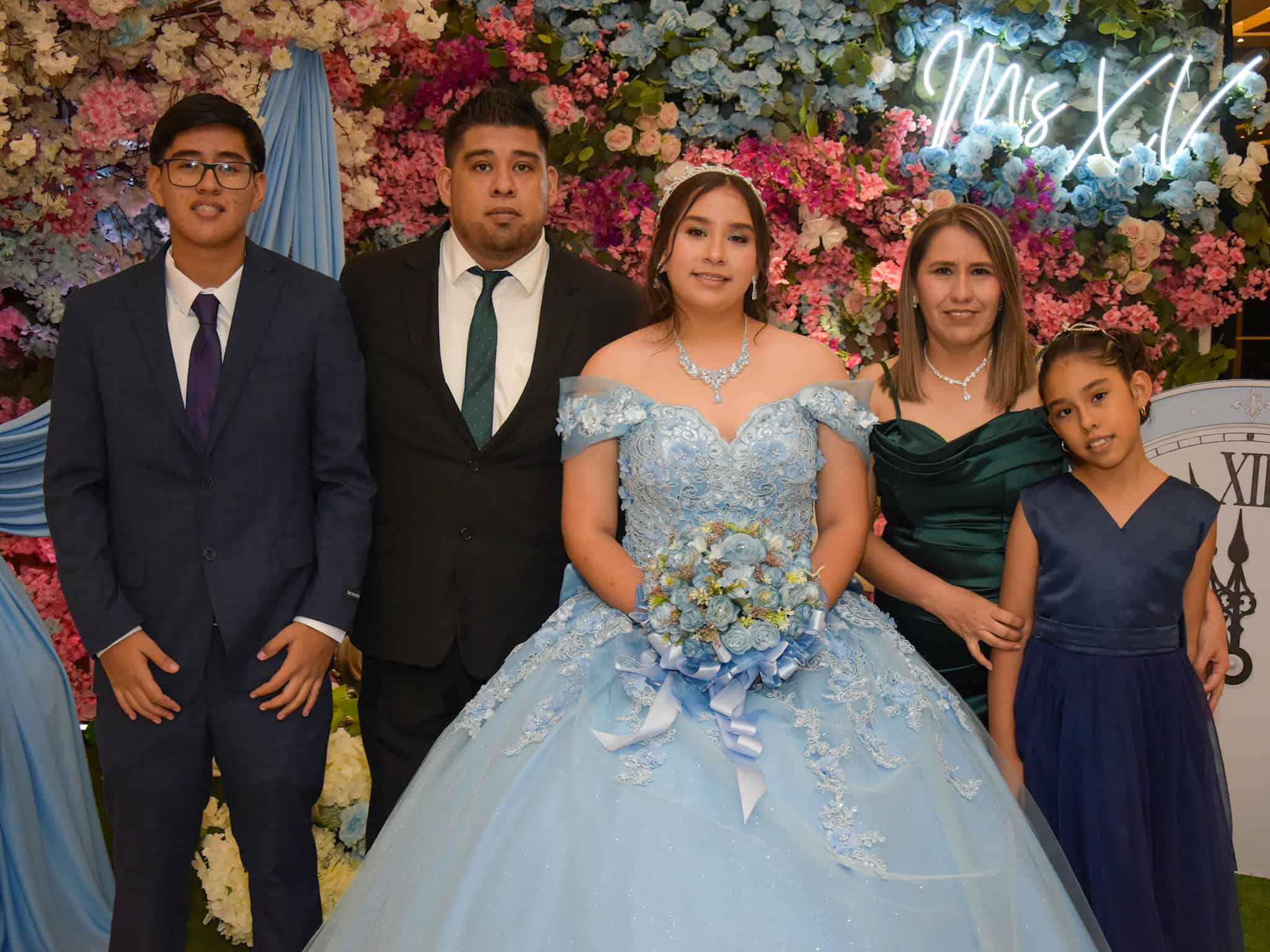 Sharon Aguilera celebra sus XV a&ntilde;os en una emotiva recepci&oacute;n
