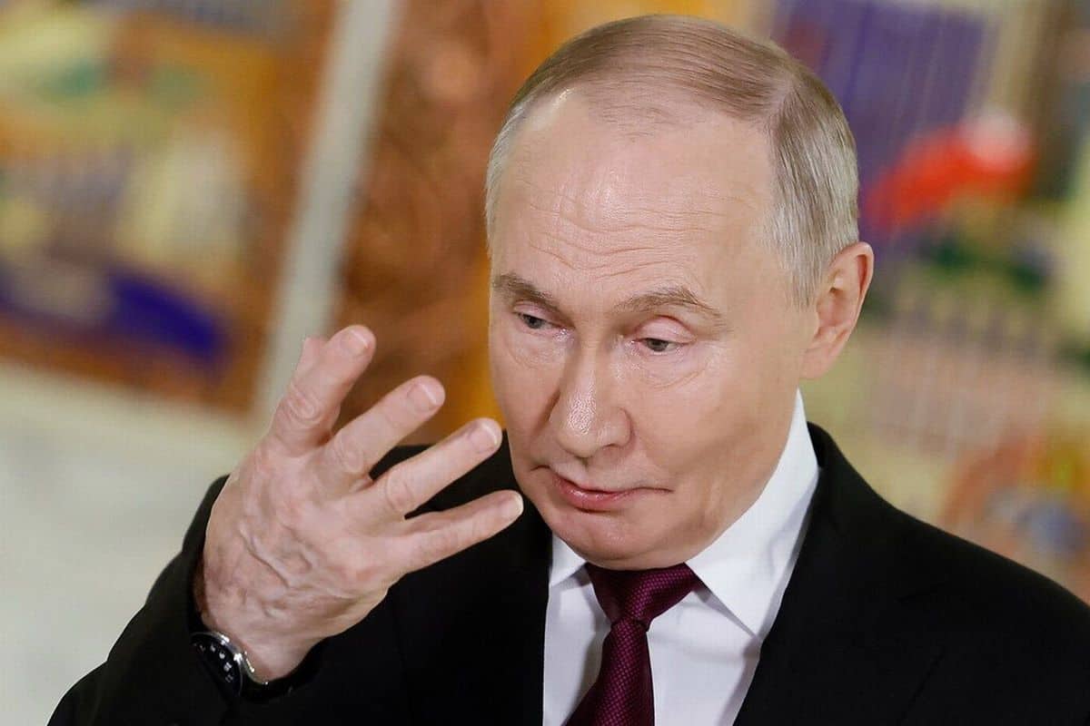 Putin y Rusia Unida enfrentan baja popularidad a un mes de elecciones