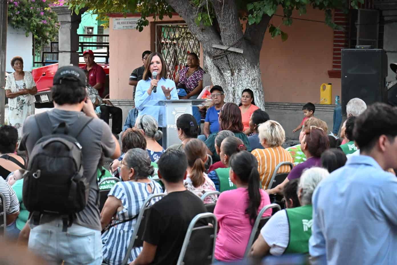 Entrega  Sari P&eacute;rez obra de recarpeteo en la colonia Guadalupe Borja