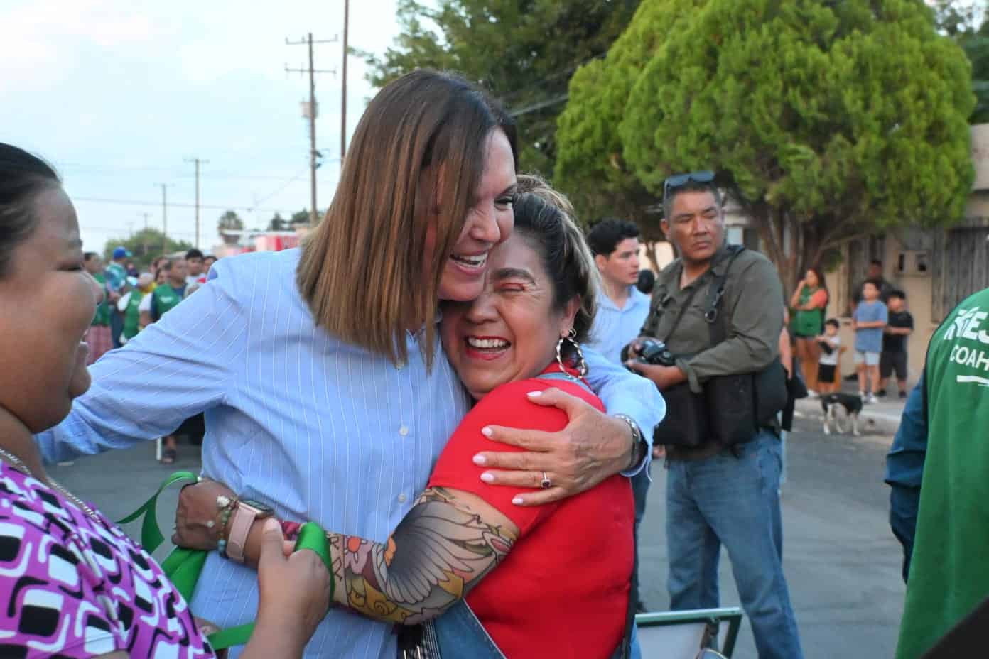 Entrega  Sari P&eacute;rez obra de recarpeteo en la colonia Guadalupe Borja