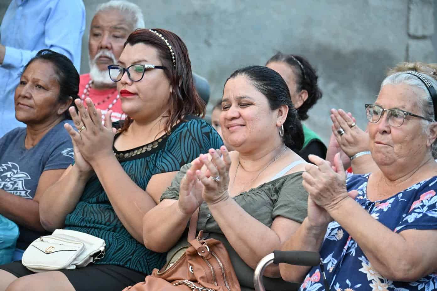 Entrega  Sari P&eacute;rez obra de recarpeteo en la colonia Guadalupe Borja
