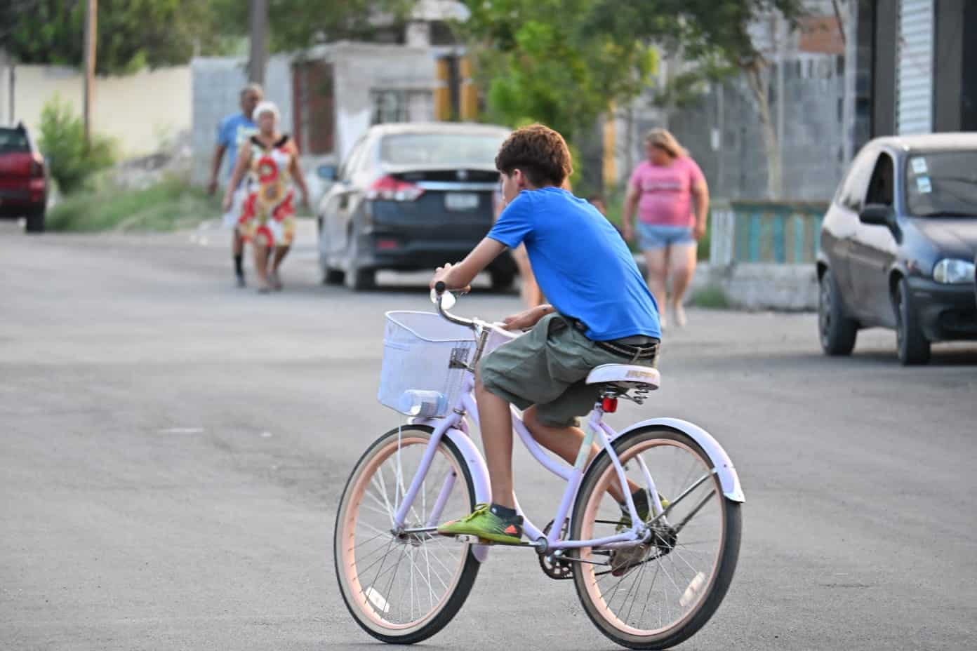 Entrega  Sari P&eacute;rez obra de recarpeteo en la colonia Guadalupe Borja