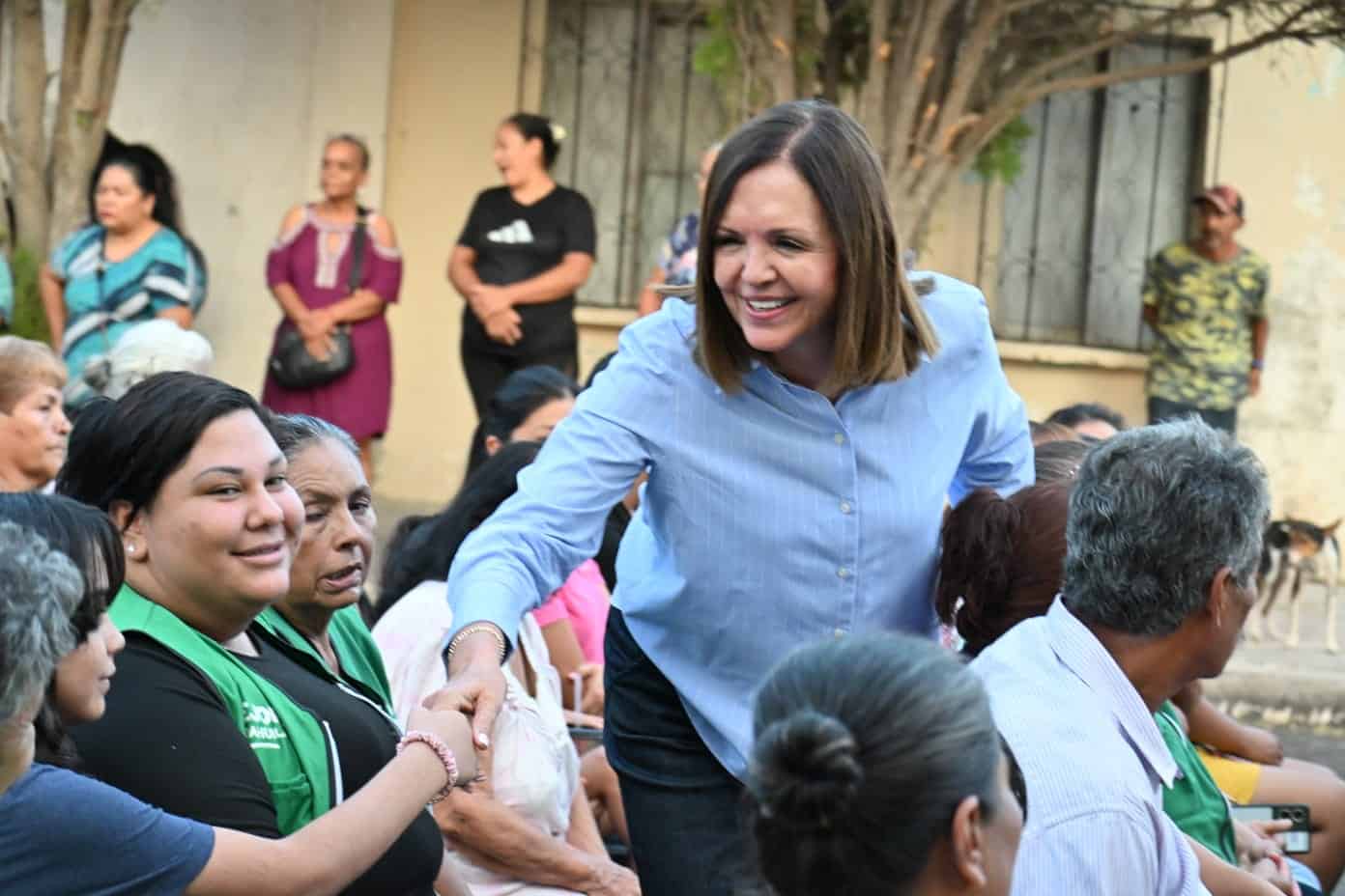 Entrega  Sari P&eacute;rez obra de recarpeteo en la colonia Guadalupe Borja
