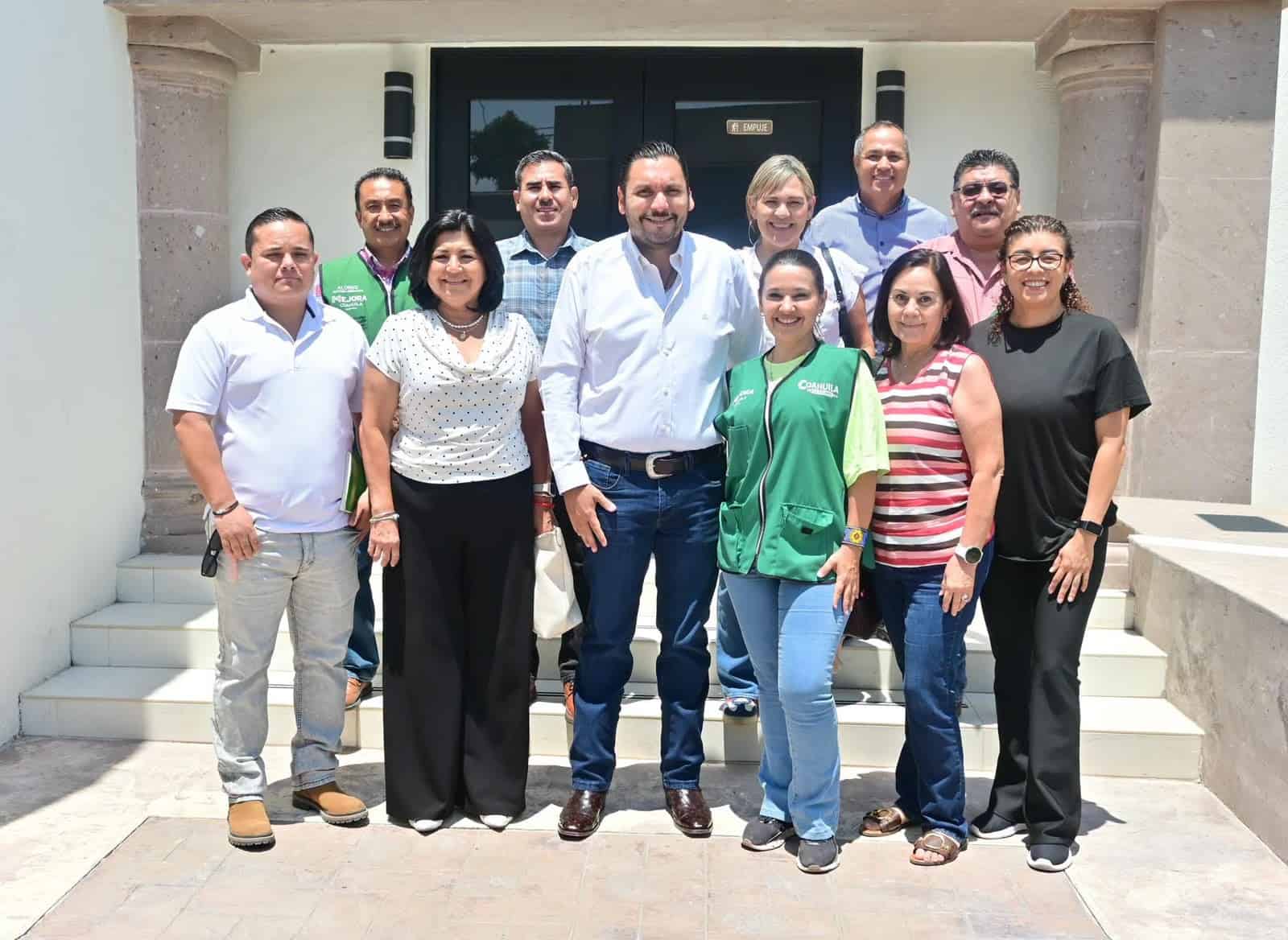 Carlos Villarreal y Mejora Monclova impulsan apoyos a familias