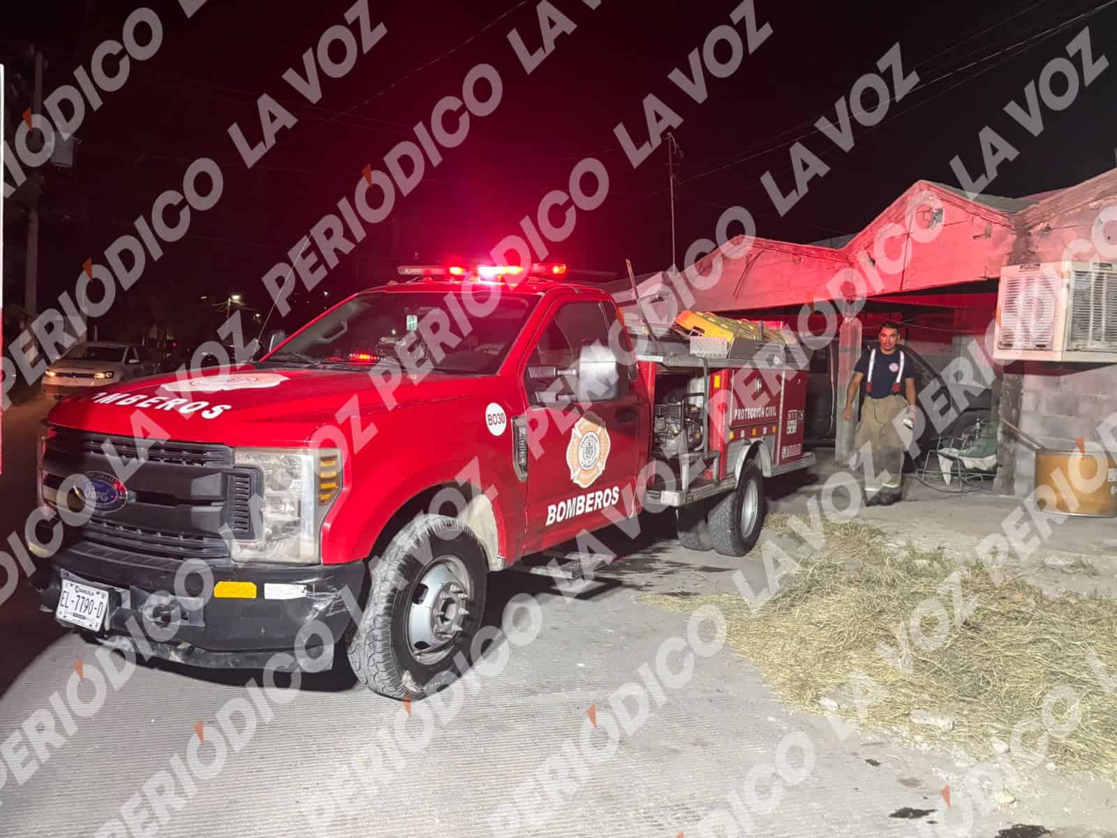 Colilla de cigarro provoca incendio en casa de Monclova