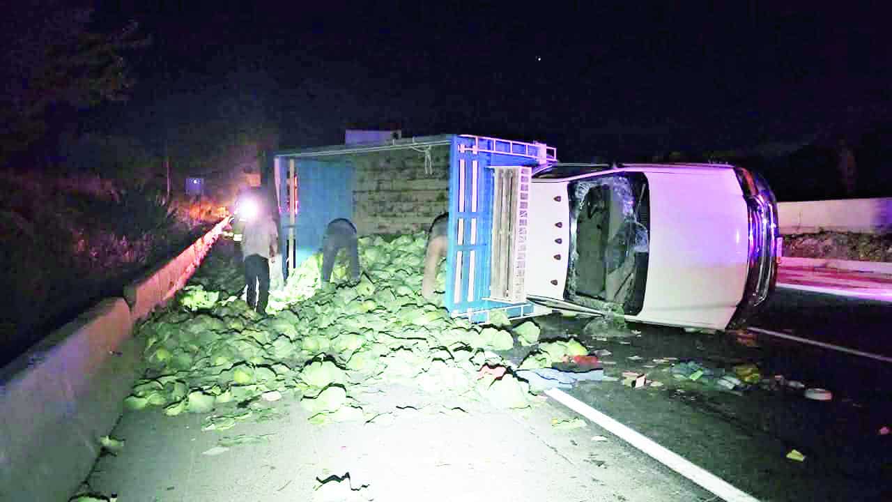 Lesionado tras accidente de camión en Arteaga, Coahuila Lesionado tras accidente de camión en Arteaga, Coahuila