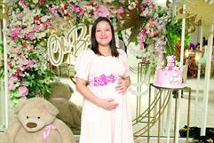 Vanessa González celebra su baby shower con amigos y familia