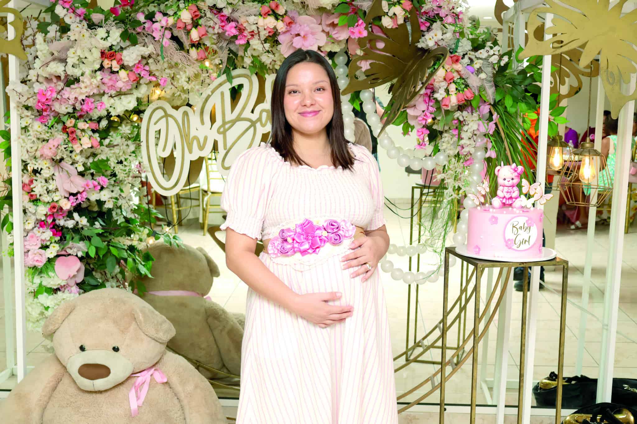 Vanessa Gonz&aacute;lez celebra su baby shower con amigos y familia