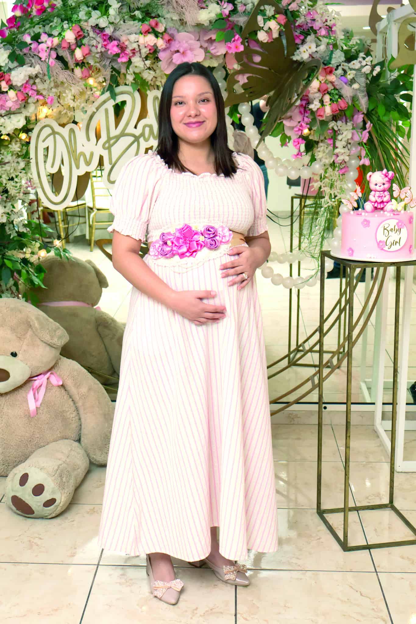 Vanessa Gonz&aacute;lez celebra su baby shower con amigos y familia