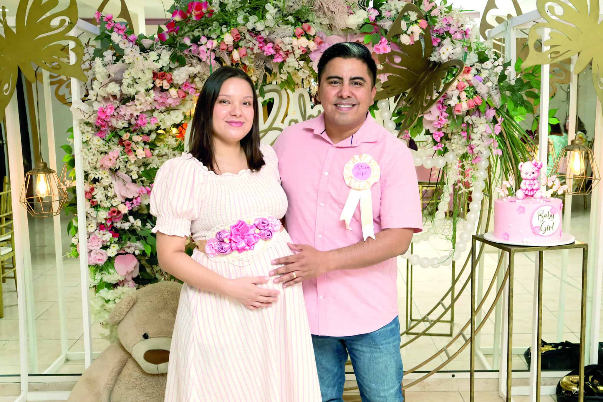 Vanessa Gonz&aacute;lez celebra su baby shower con amigos y familia