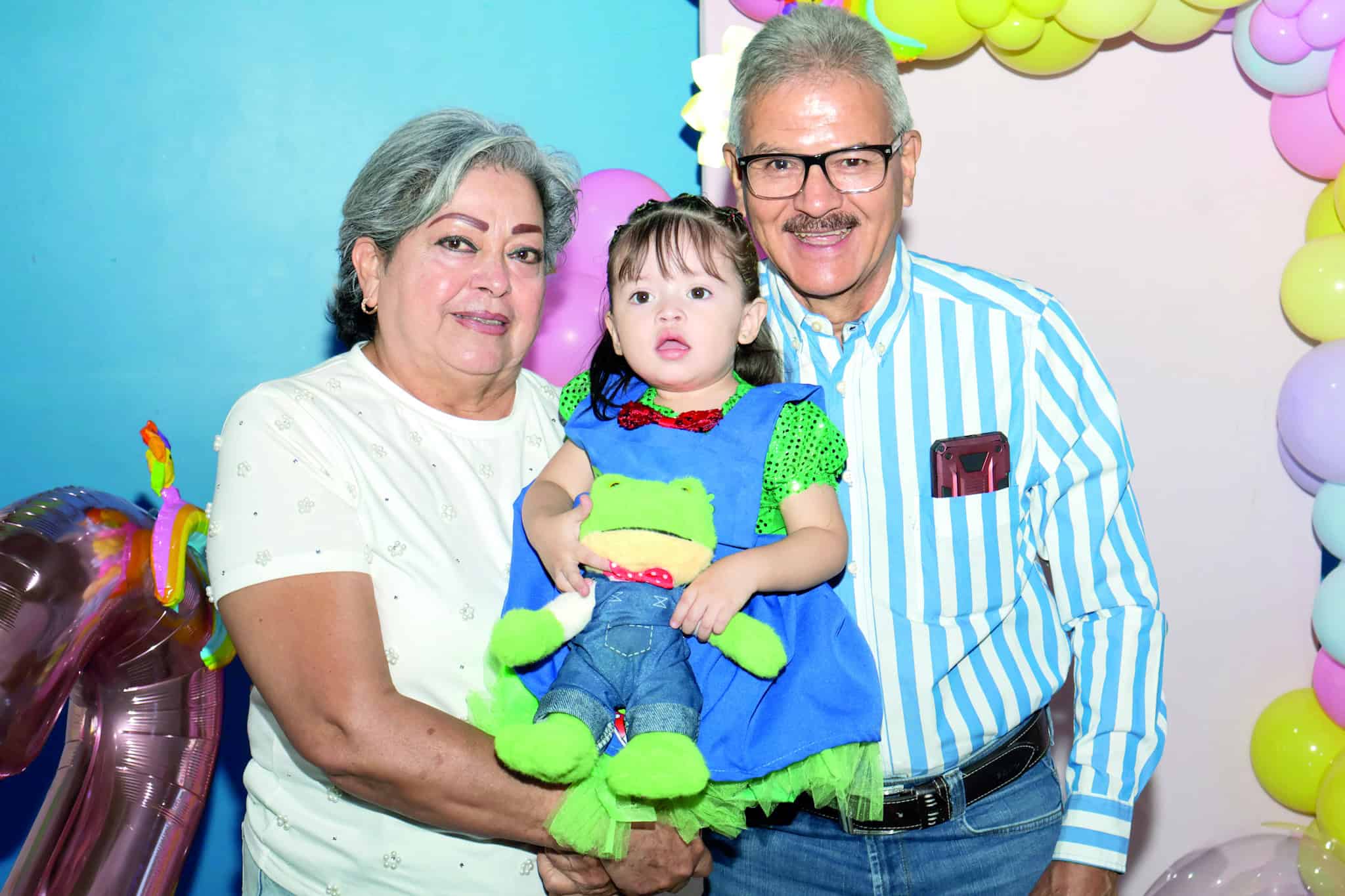 Familia y amigos se re&uacute;nen para festejar el cumplea&ntilde;os de Ailany Rodr&iacute;guez