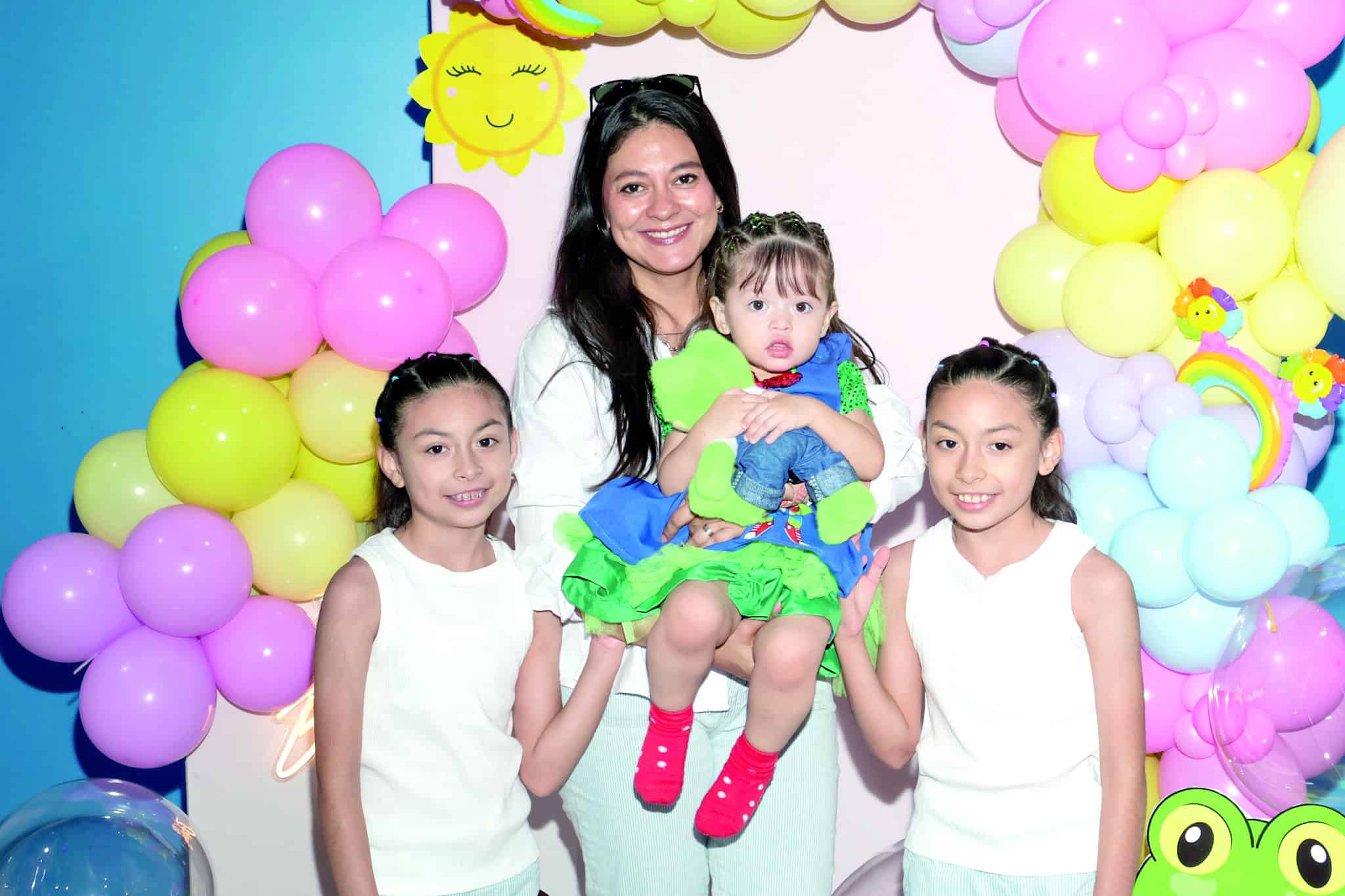 Familia y amigos se re&uacute;nen para festejar el cumplea&ntilde;os de Ailany Rodr&iacute;guez