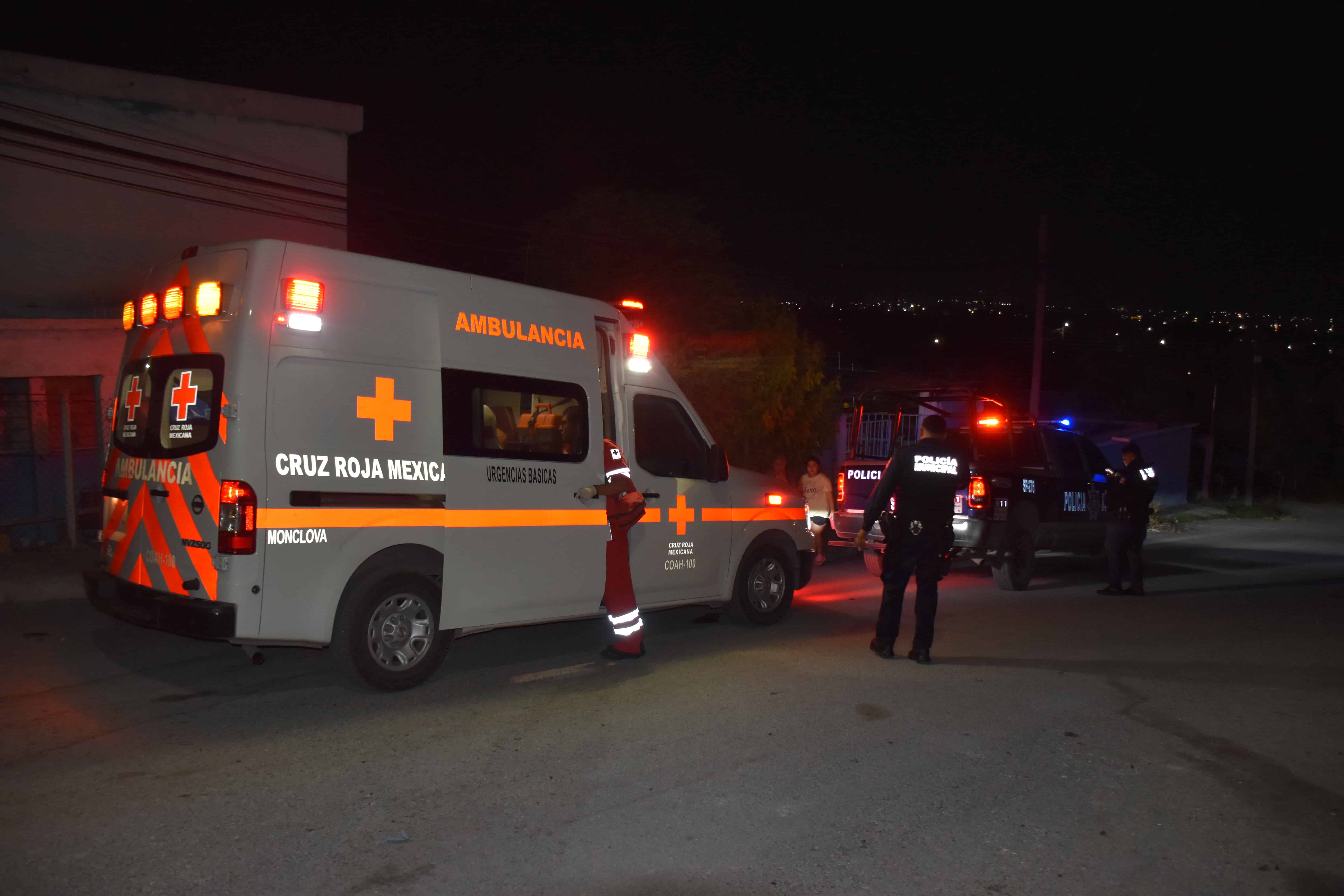 Fuerte choque entre Pontiac y Nissan deja da&ntilde;os en Monclova