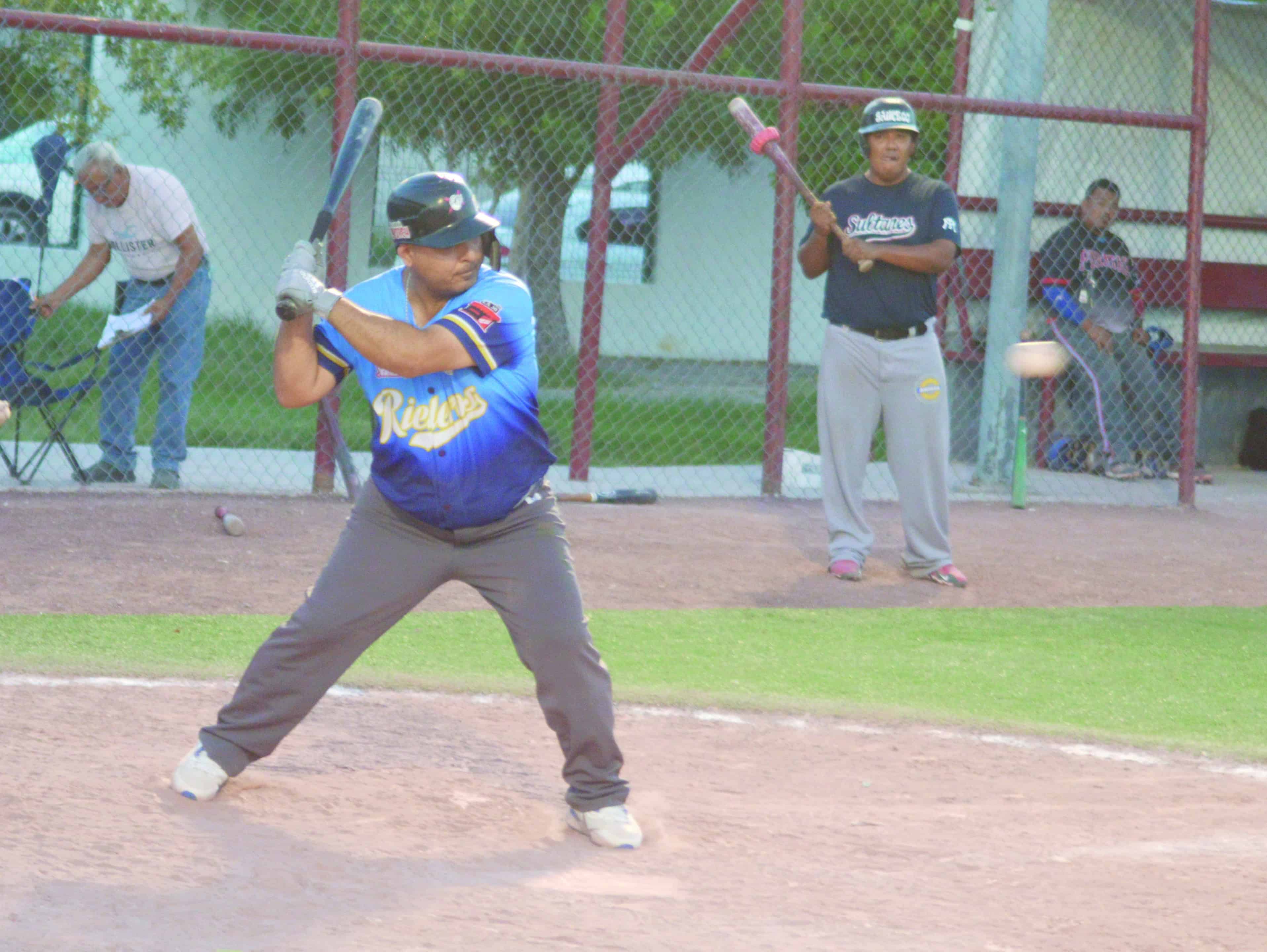 D-backs apalean a Gigantes en b&eacute;isbol: Alan Estrada brilla