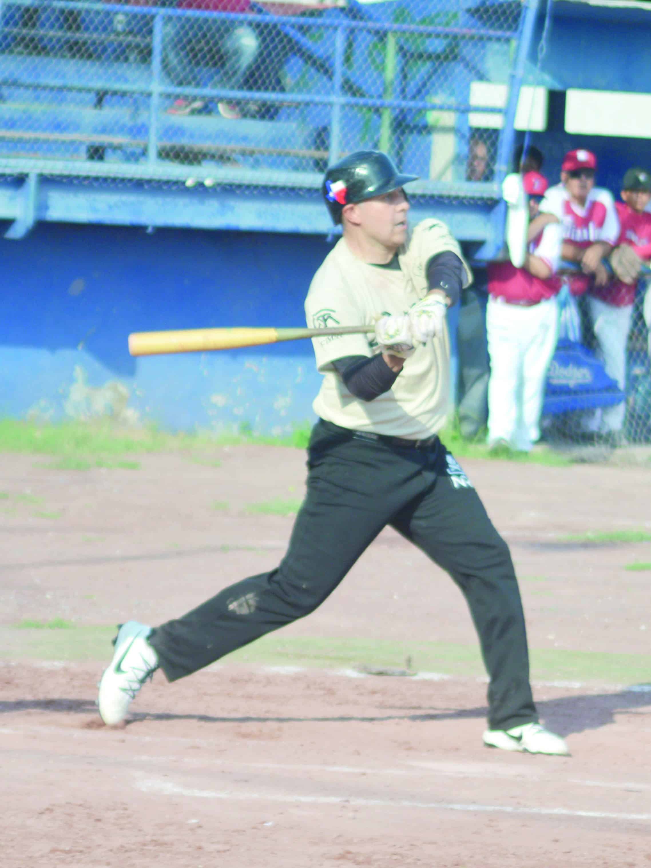D-backs apalean a Gigantes en b&eacute;isbol: Alan Estrada brilla