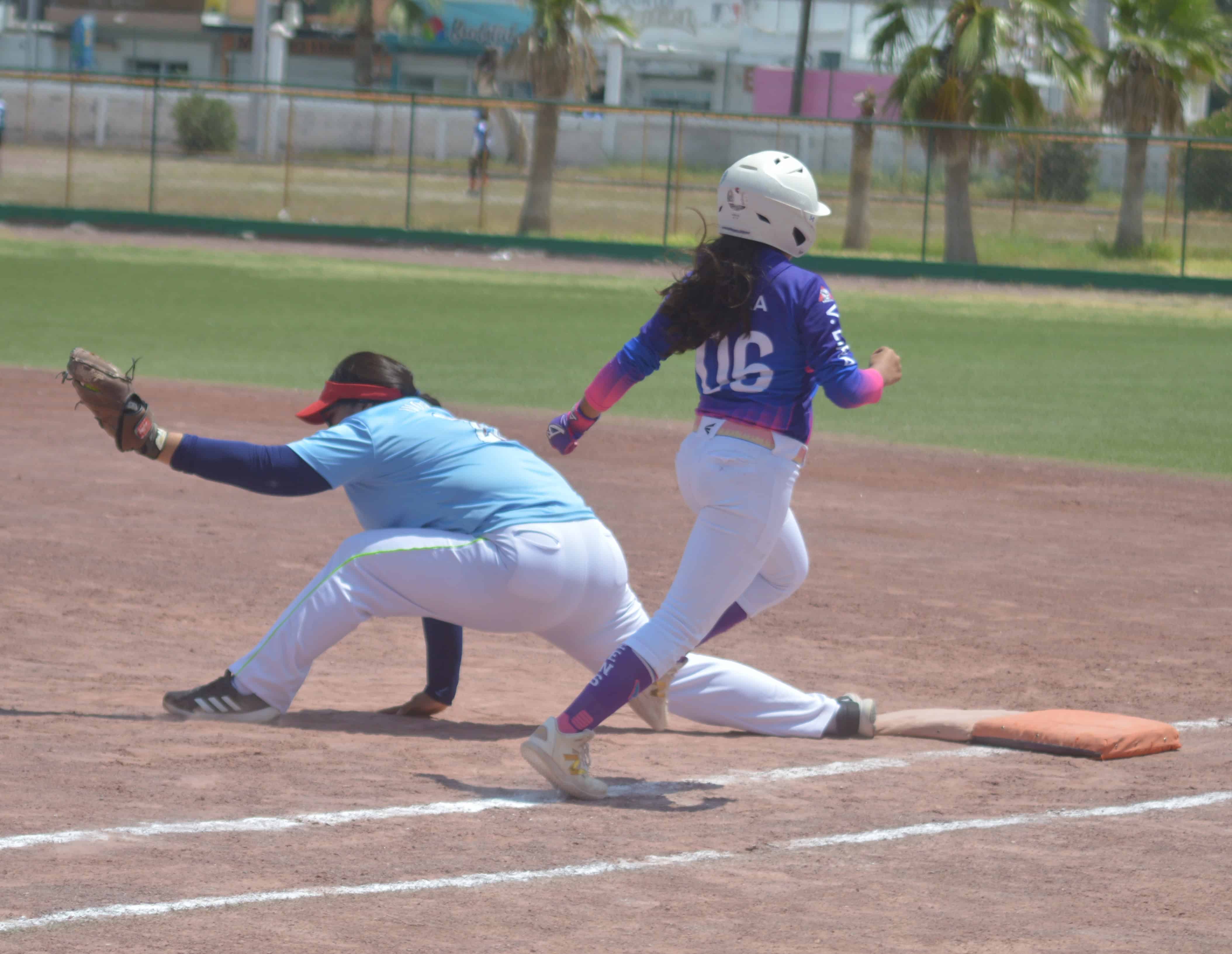 Rangers vence 21-0 a Queens en la Liga Municipal de Softbol