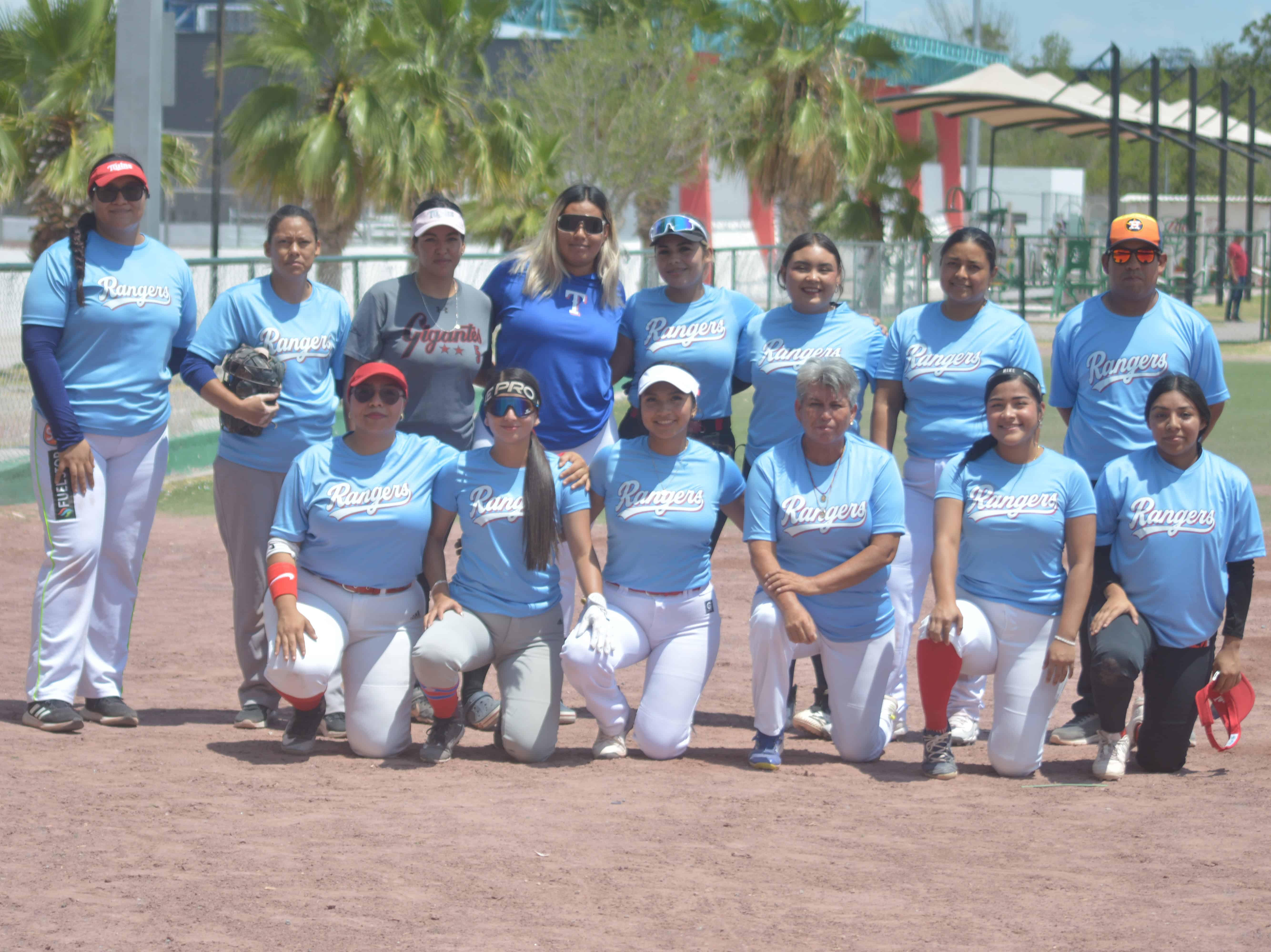 Rangers vence 21-0 a Queens en la Liga Municipal de Softbol