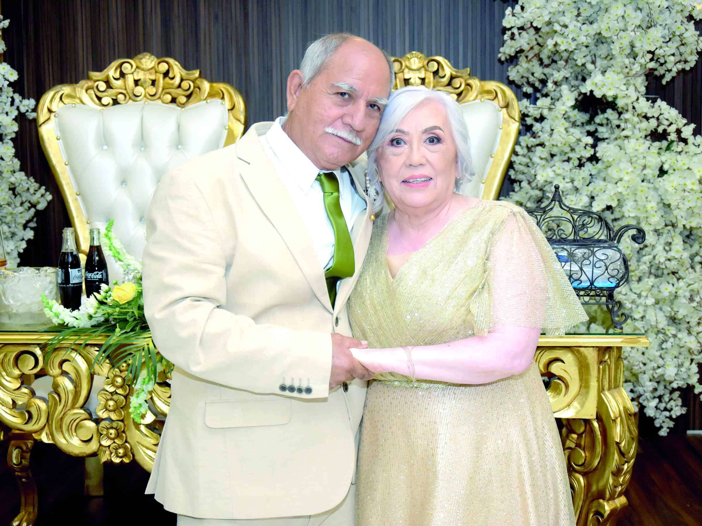 Emotiva celebraci&oacute;n del 50 aniversario de Juanita y Vicente