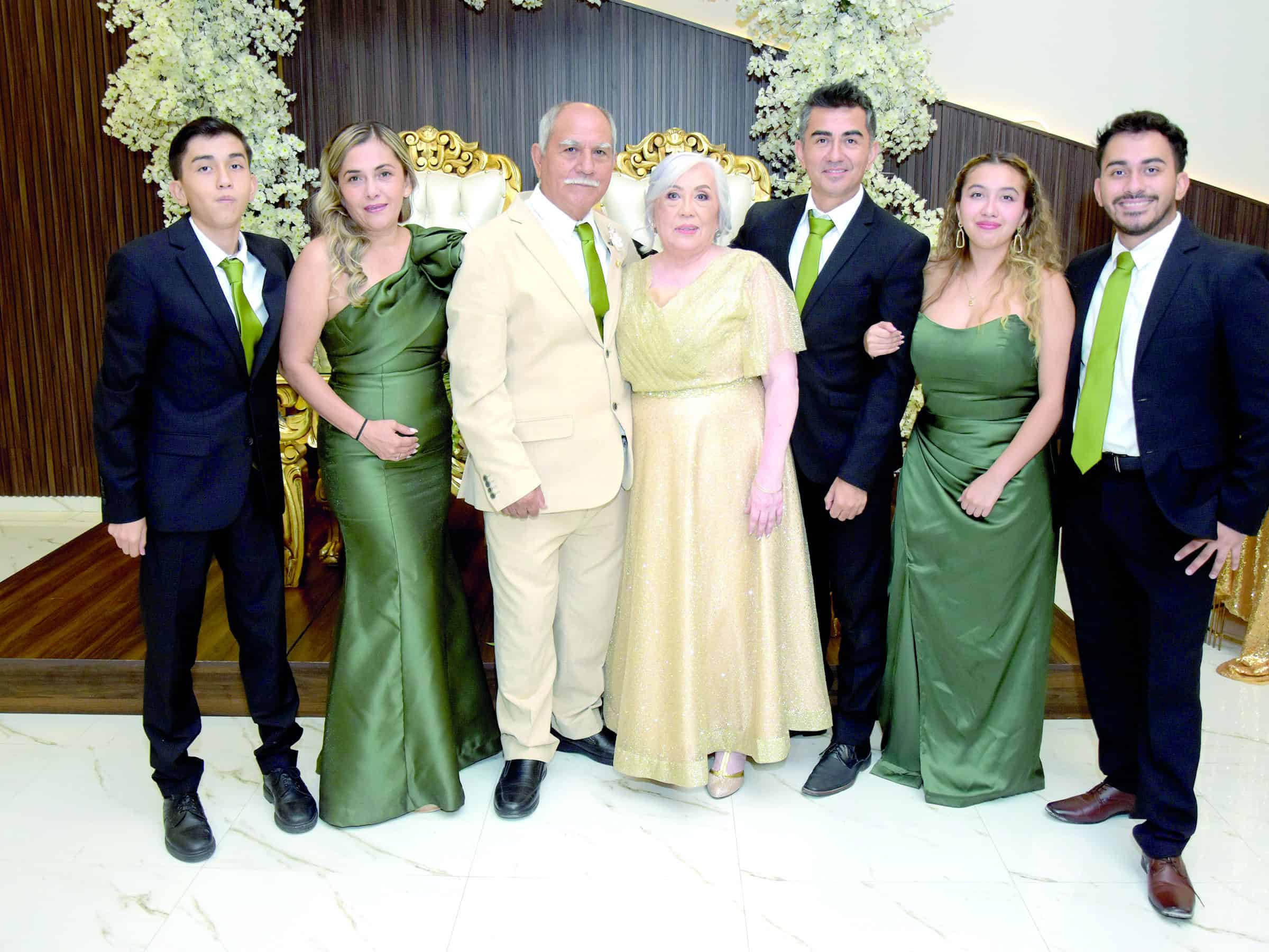 Emotiva celebraci&oacute;n del 50 aniversario de Juanita y Vicente