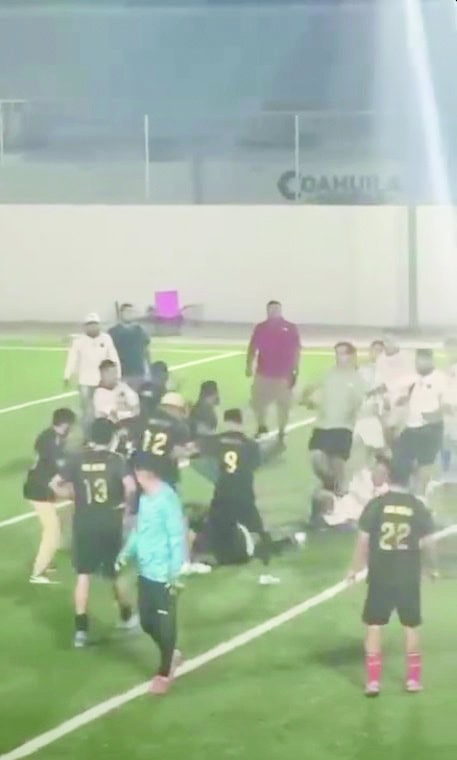 Incidentes de violencia en Monclova: jugadores y porristas se enfrentan en el campo