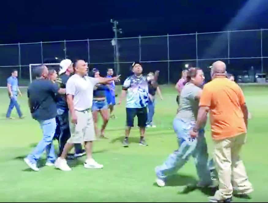 Incidentes de violencia en Monclova: jugadores y porristas se enfrentan en el campo