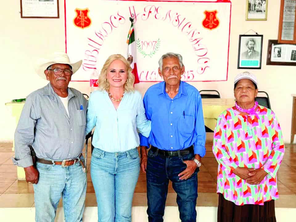 Laura Jiménez dialoga con jubilados en Villa de las Esperanzas