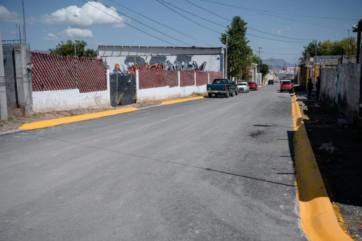 Javier D&iacute;az Gonz&aacute;lez entrega obras de pavimentaci&oacute;n en Saltillo