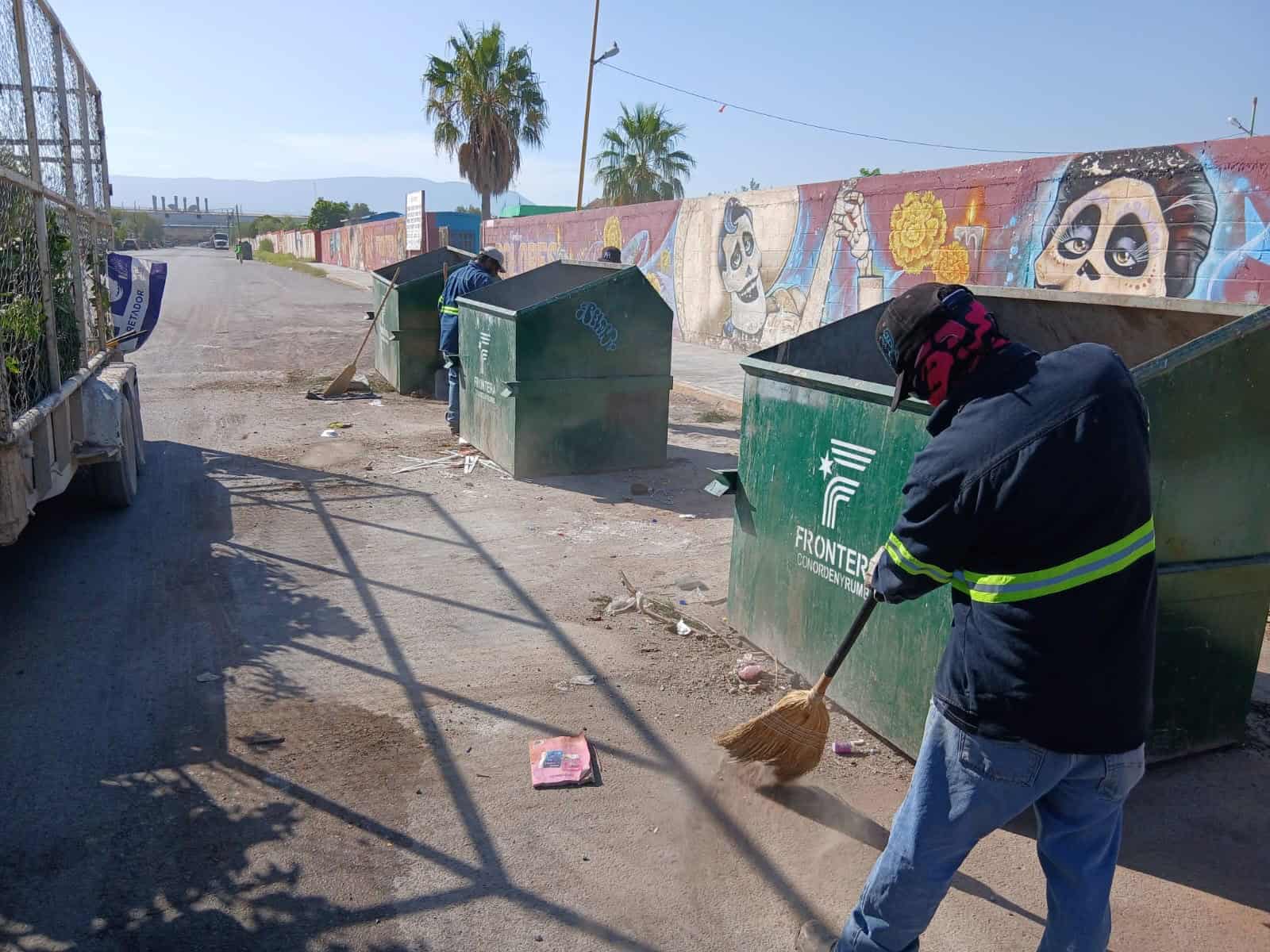 Frontera: Avanza limpieza de contenedores de basura