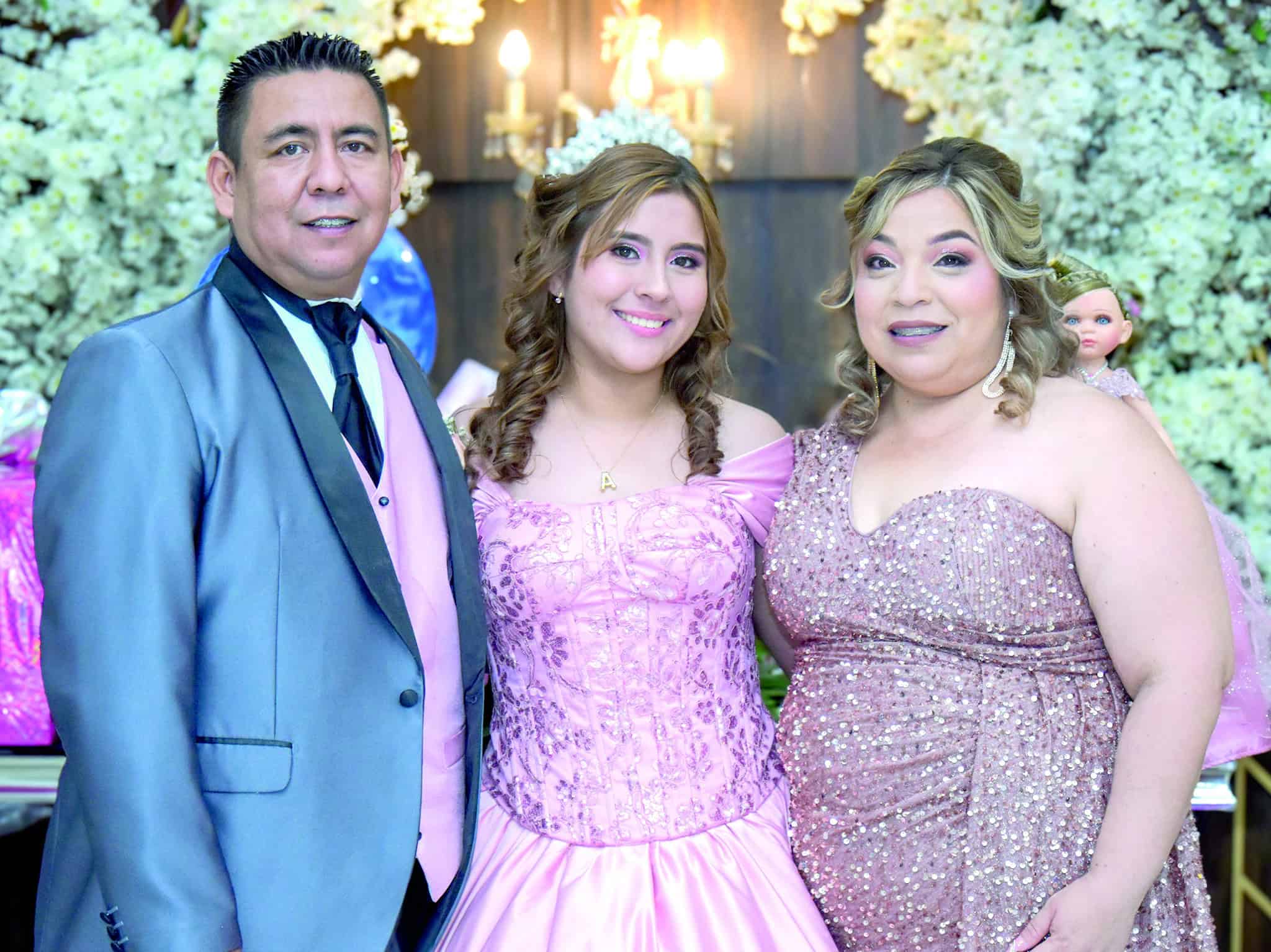 Fiesta de XV años de Aidé Alitze De la Cruz reúne a seres queridos
