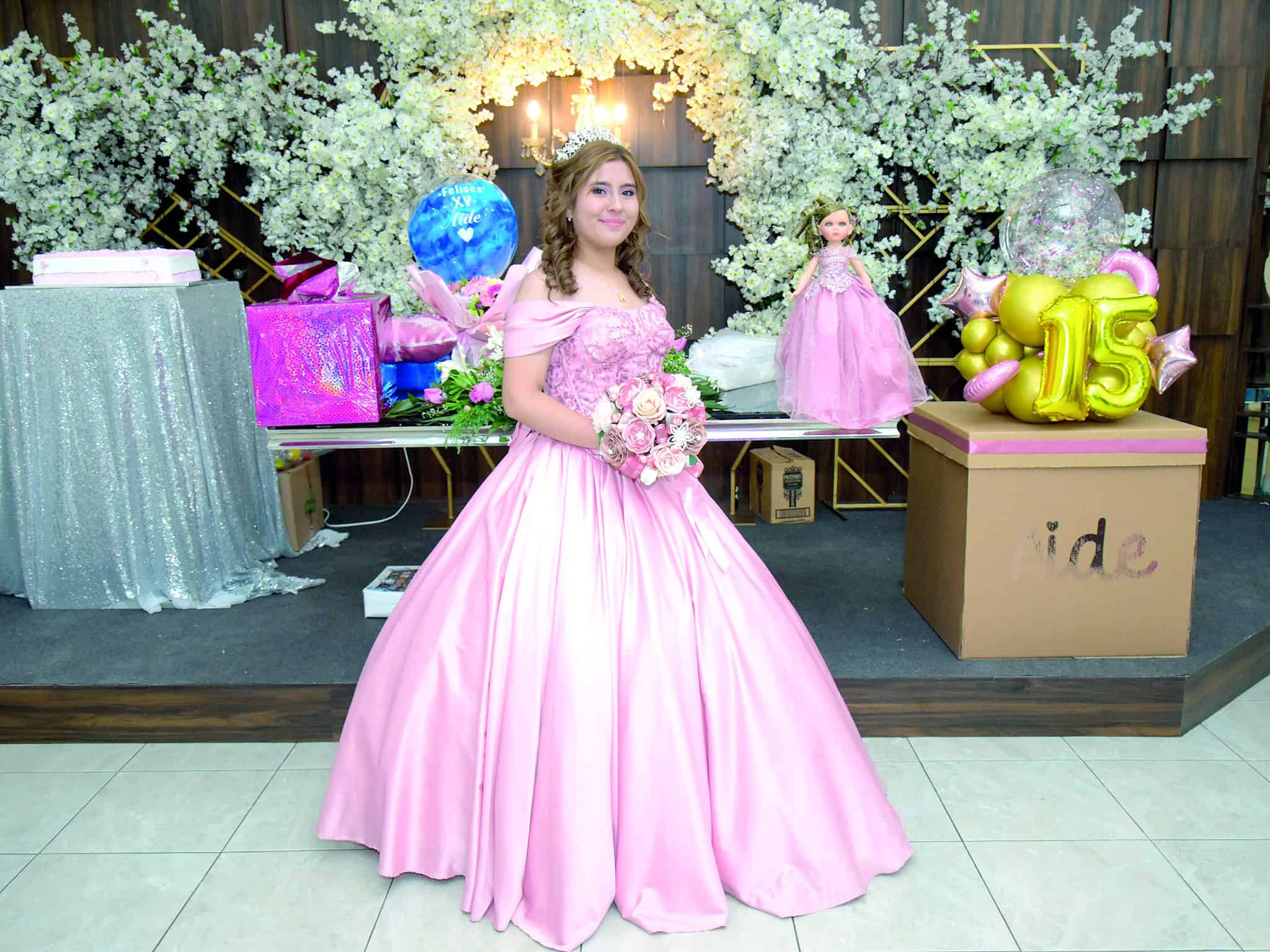 Fiesta de XV años de Aidé Alitze De la Cruz reúne a seres queridos